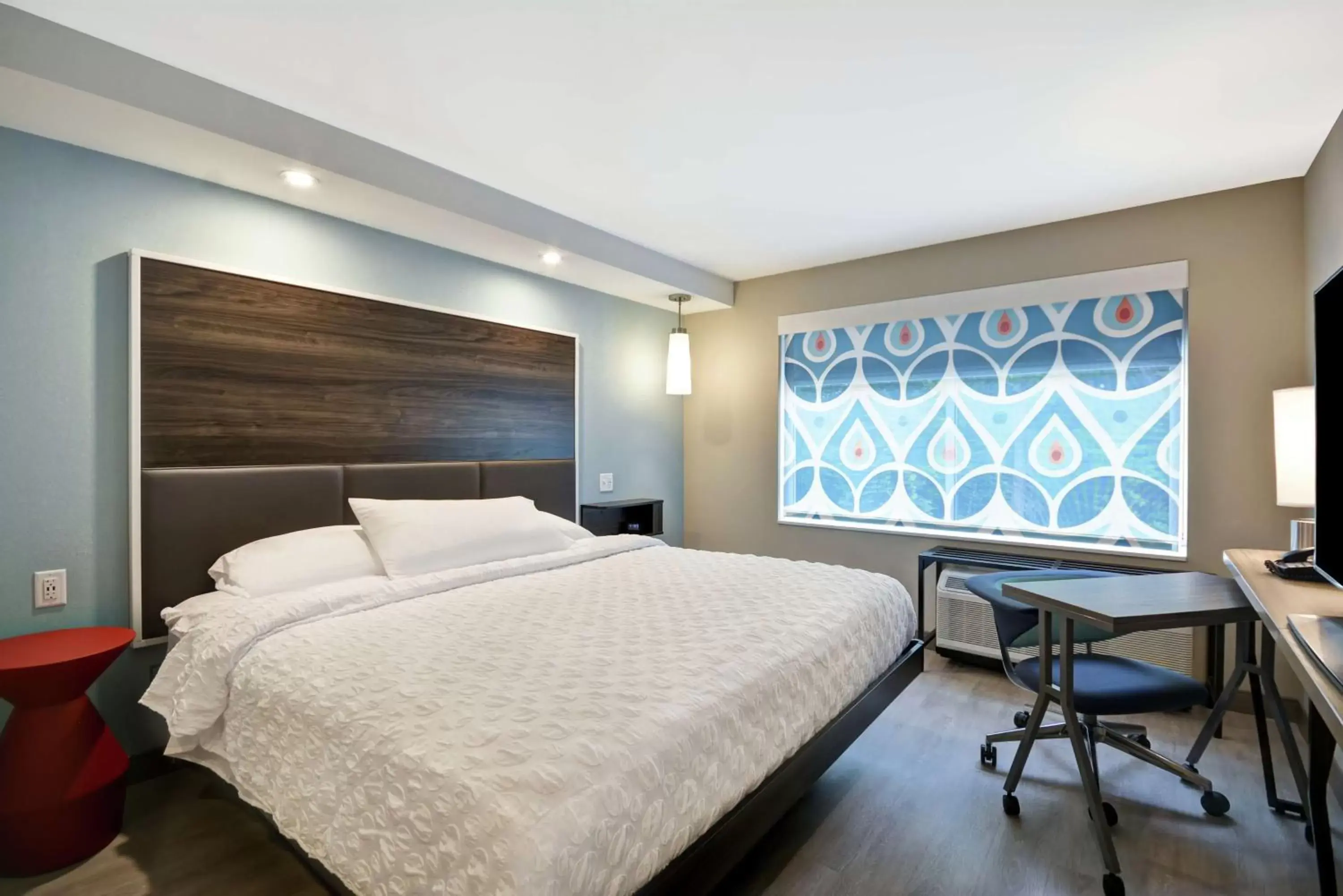 Bedroom, Bed in Tru By Hilton Chicopee Springfield