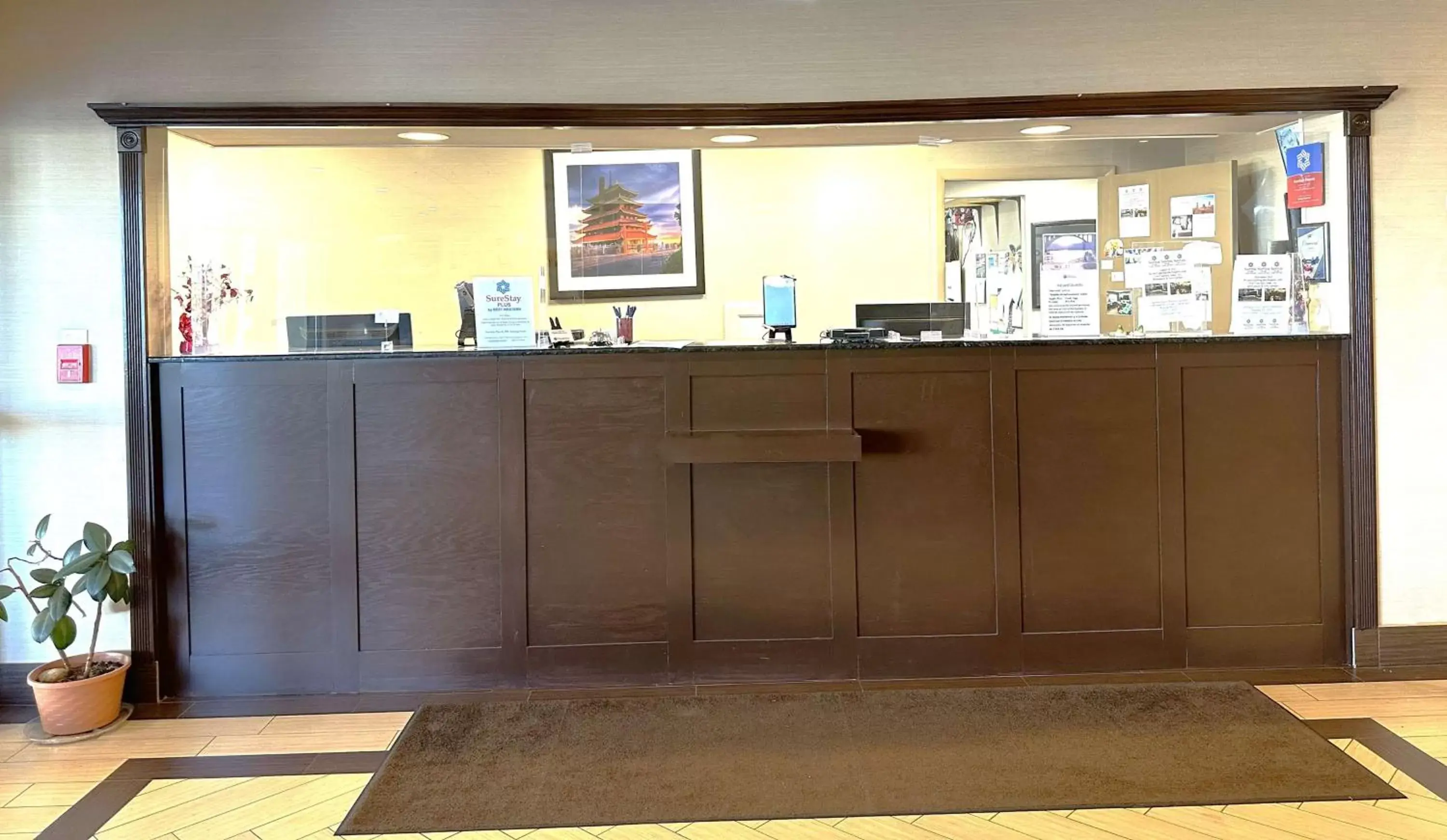 Lobby or reception, Lobby/Reception in SureStay Plus by Best Western Reading North