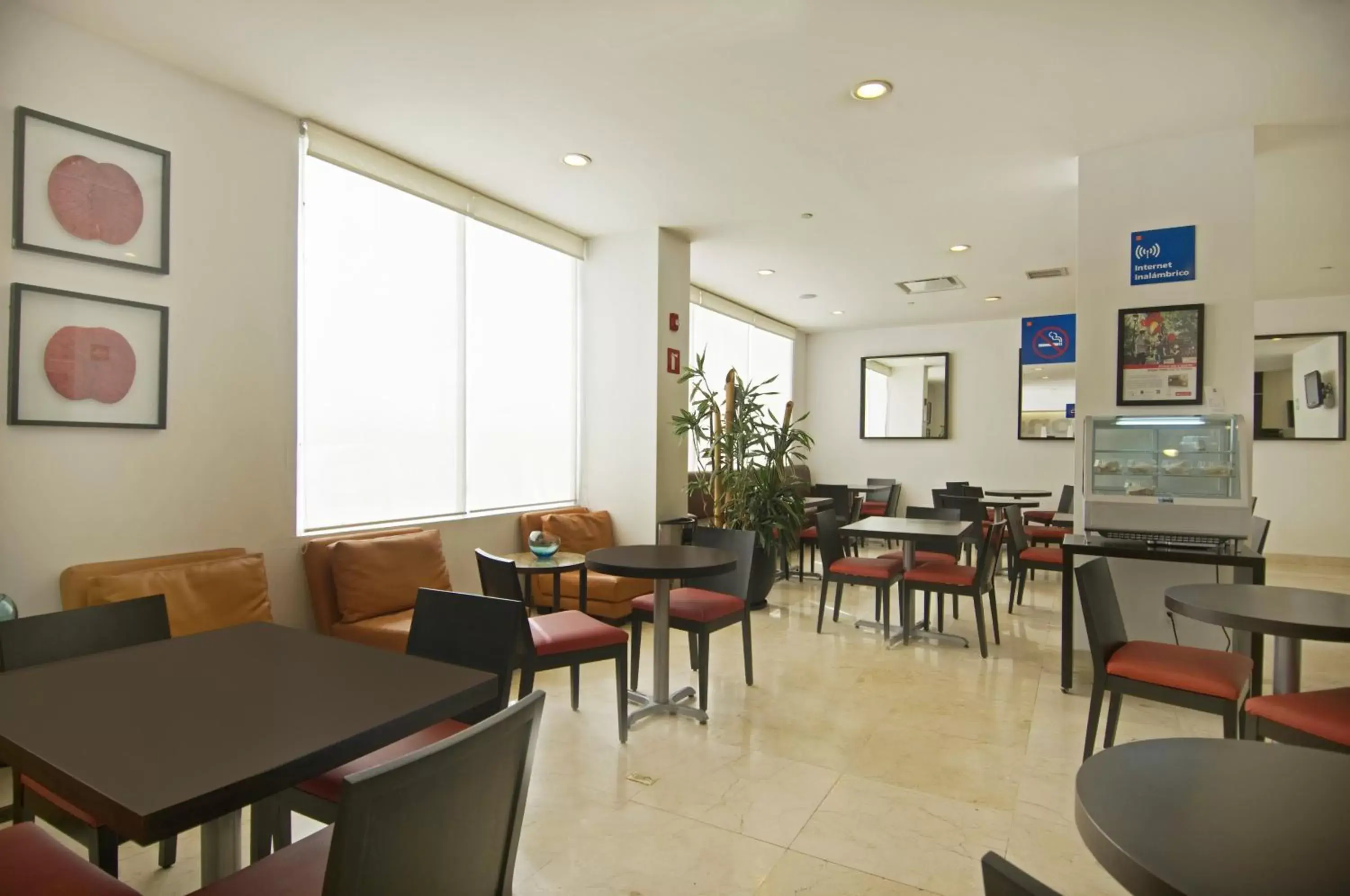 Restaurant/Places to Eat in One Toluca Aeropuerto
