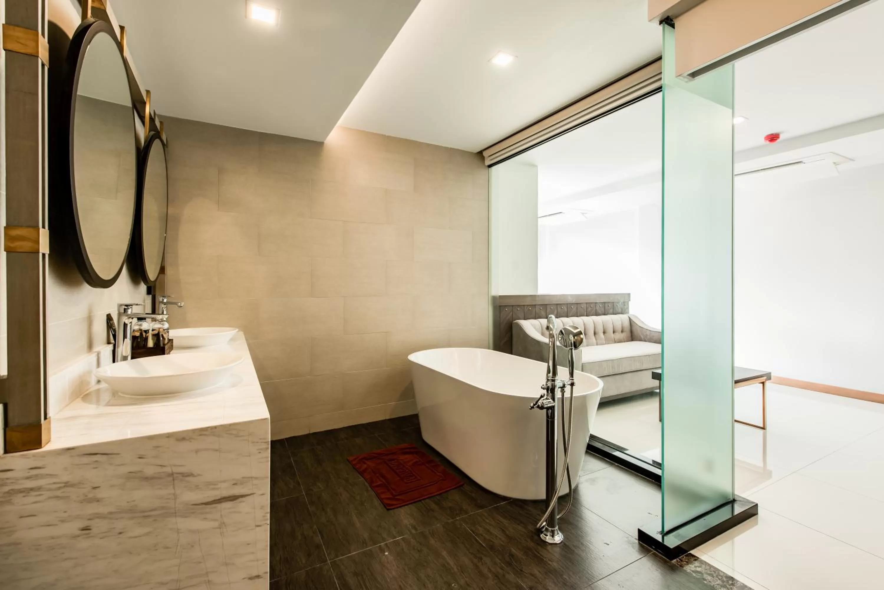 Bath in Blackwoods Hotel Pattaya - SHA Extra Plus