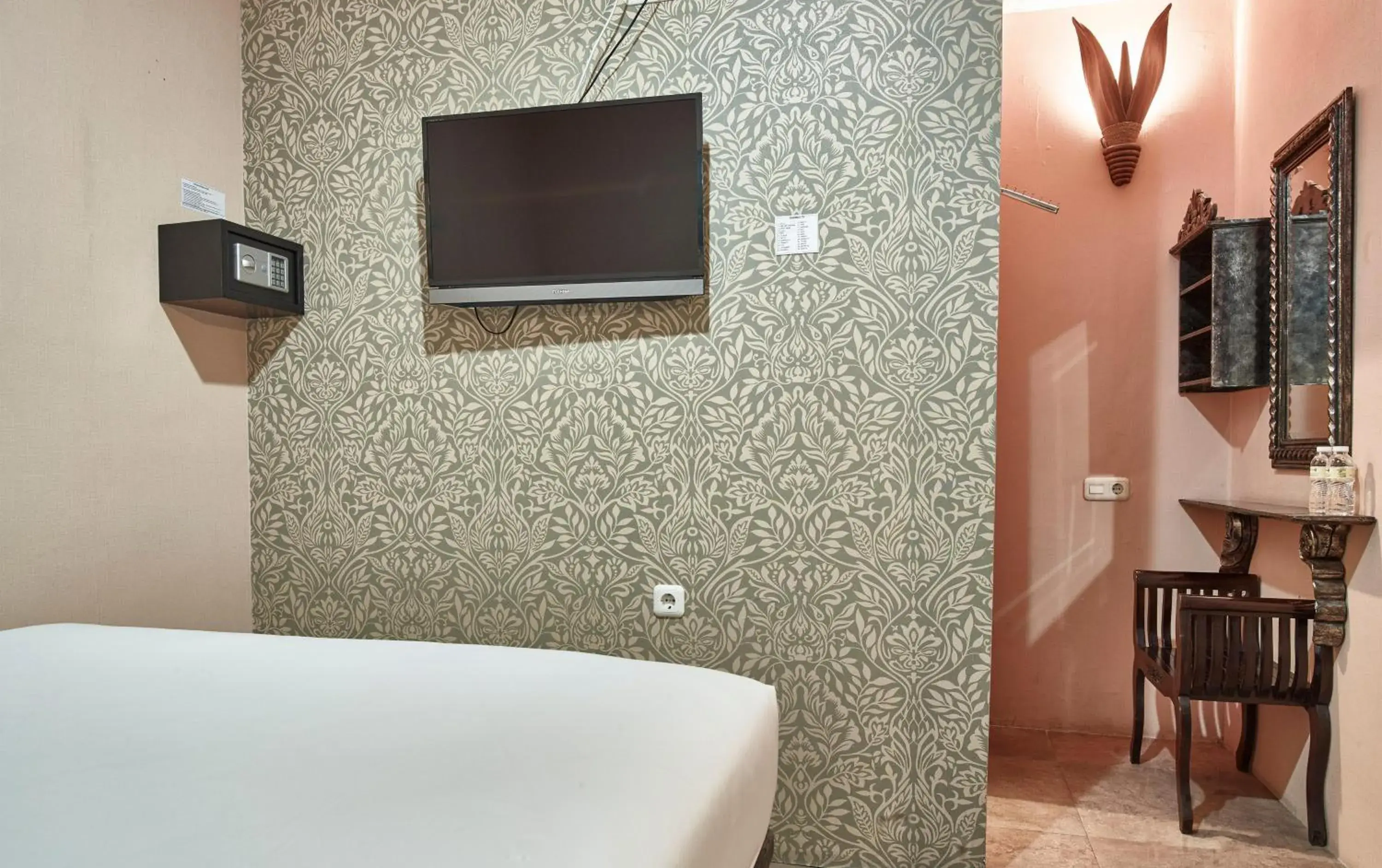 Bedroom, Bed in Twins Hotel Bedroom, Bed in Twins Hotel