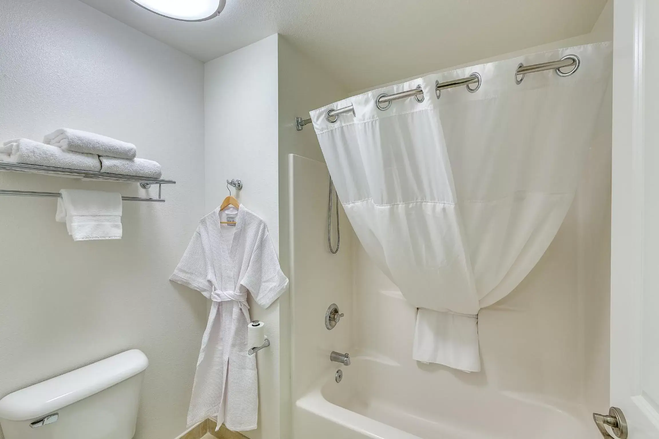 Bathroom in Marshall Suites