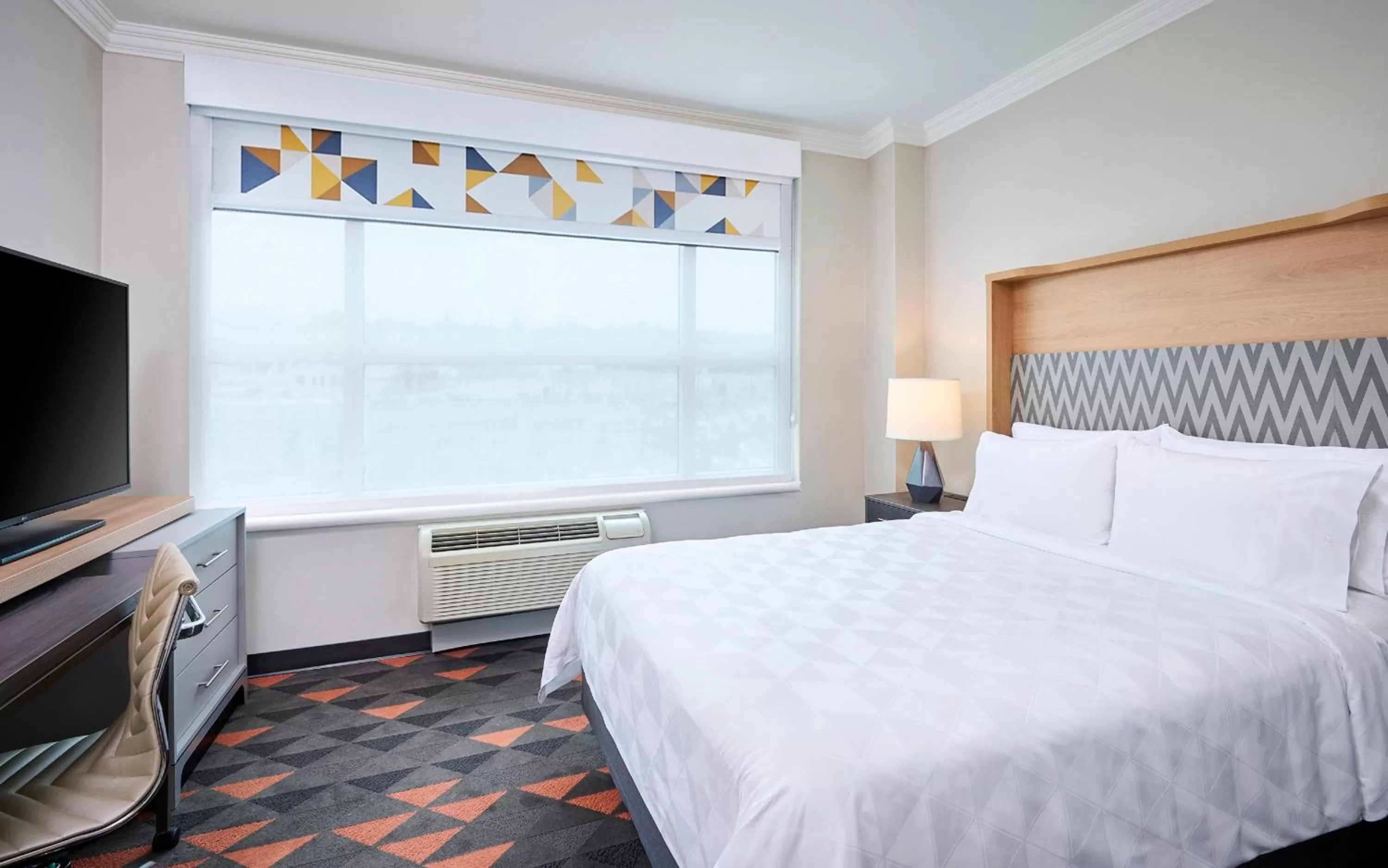 Photo of the whole room, Bed in Holiday Inn & Suites Oakville at Bronte by IHG