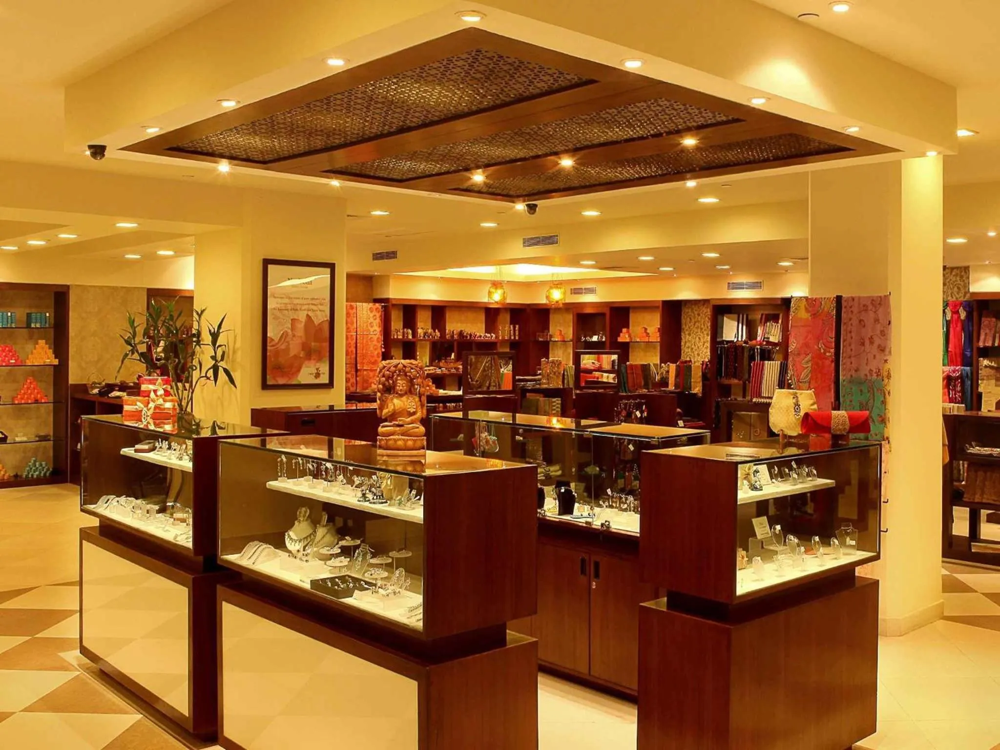 On-site shops in The Metropolitan Hotel & Spa New Delhi