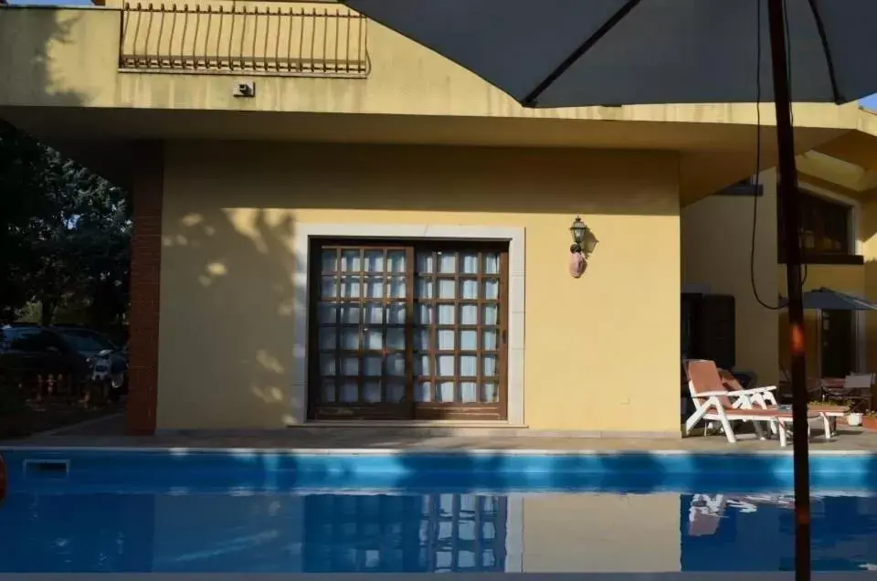 Swimming Pool in B&B Rollo Garden