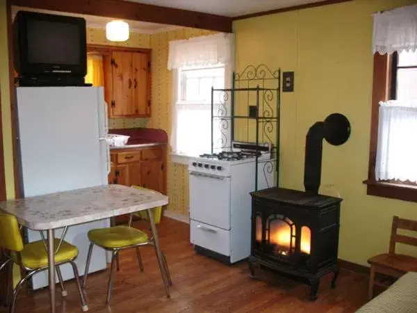 Kitchen/Kitchenette in Phoenicia Lodge