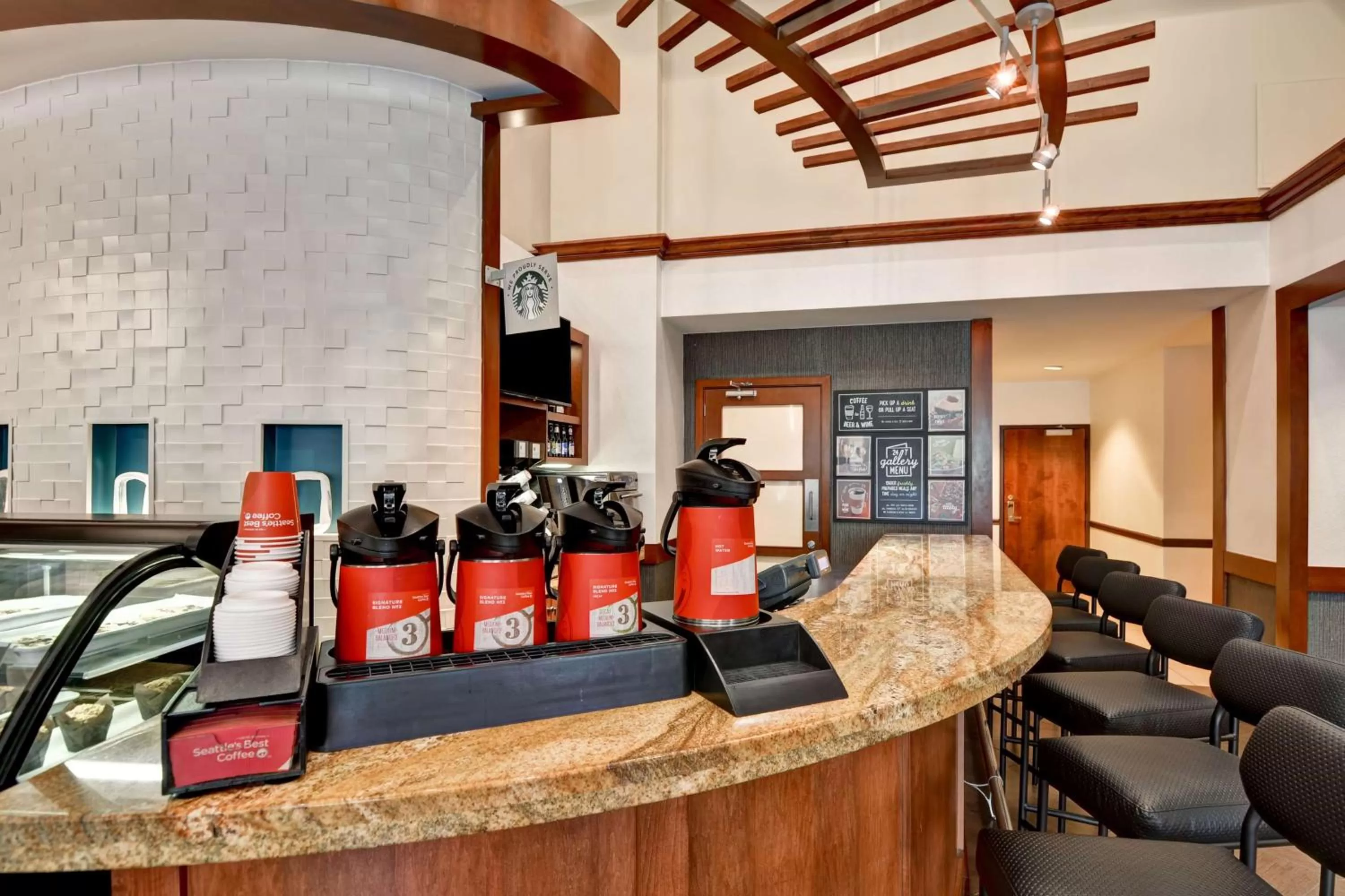 Lounge or bar in Hyatt Place Birmingham/Hoover