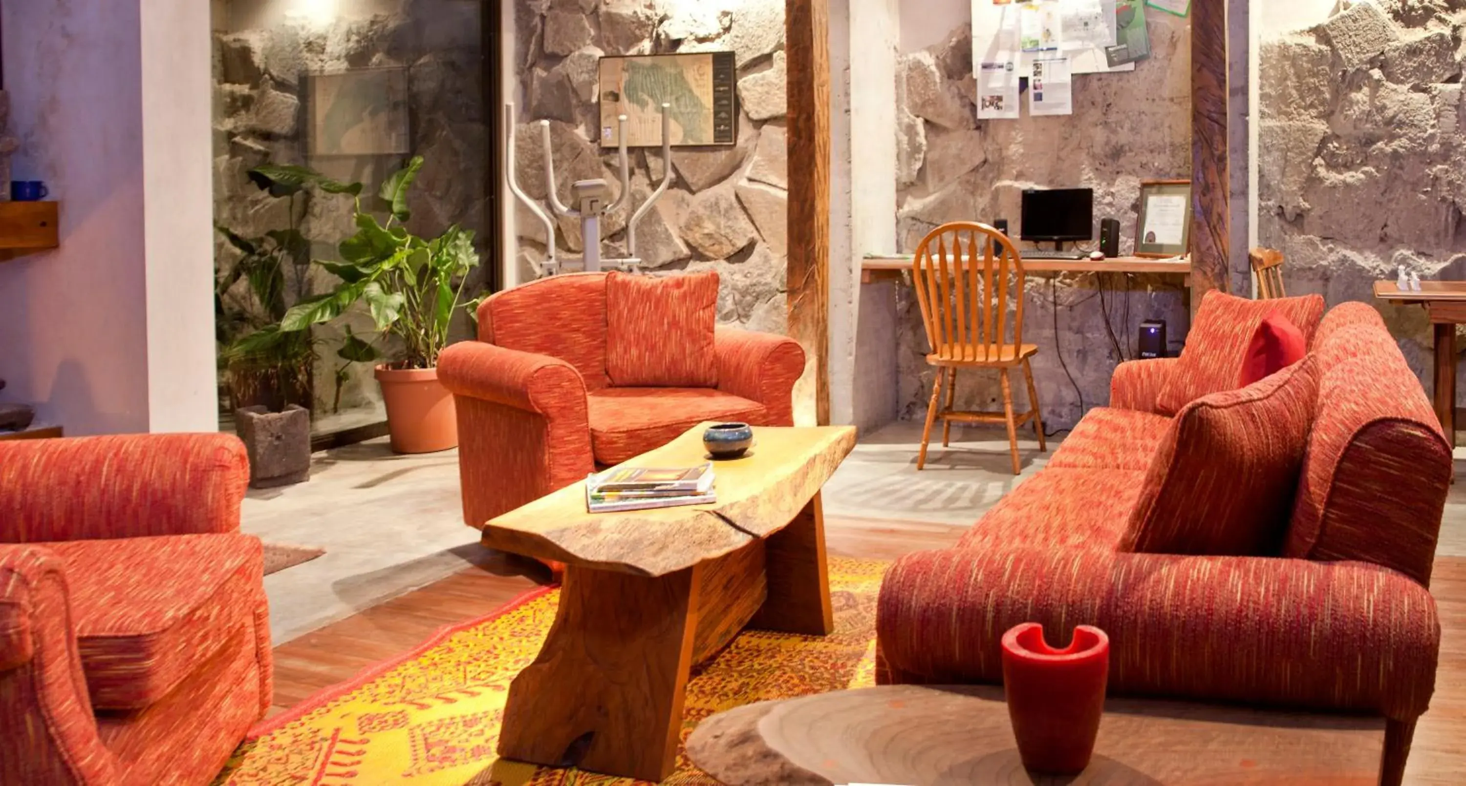 Living room, Lounge/Bar in Poas Volcano Lodge