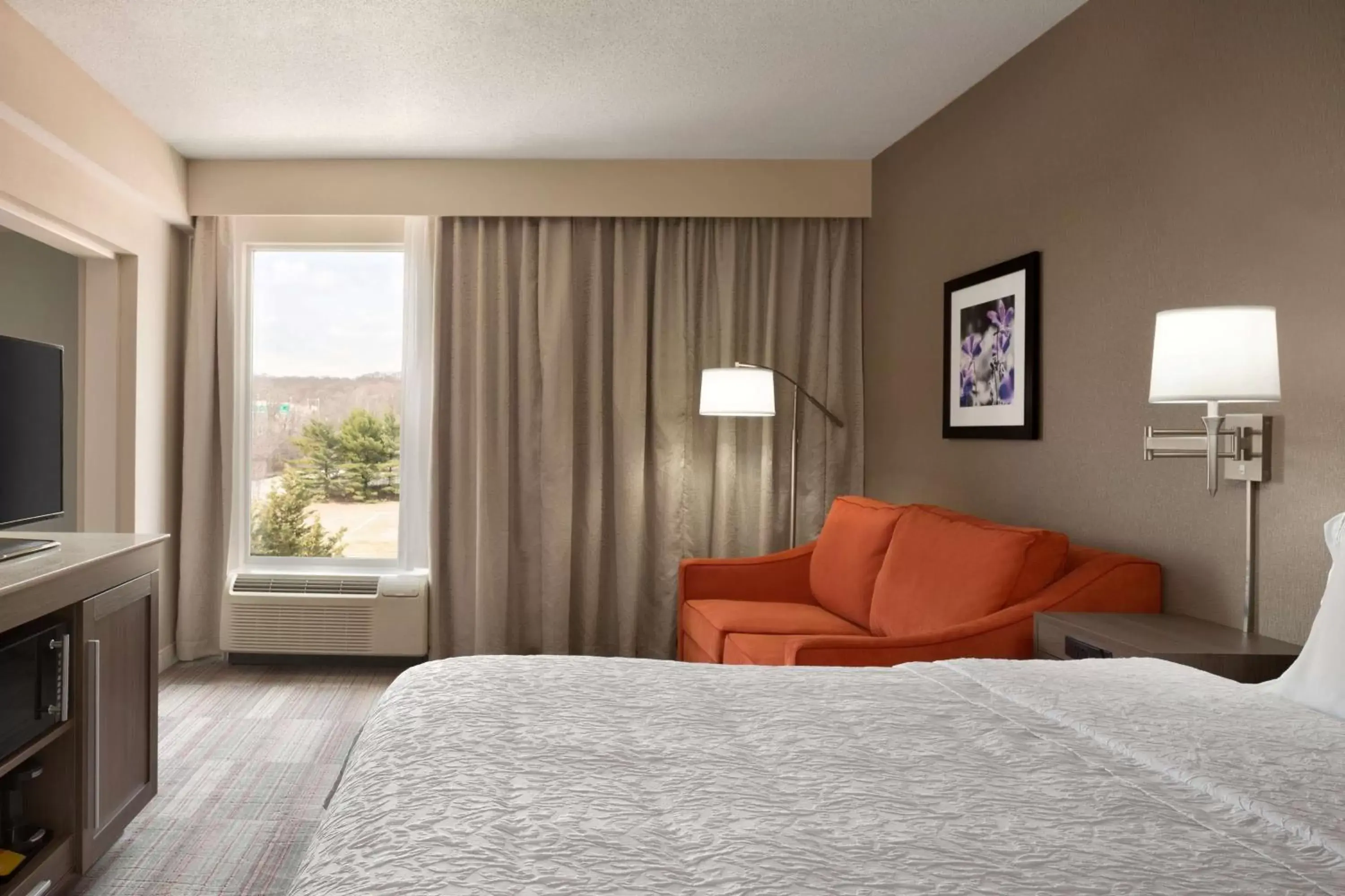 Bedroom, Bed in Hampton Inn Denville-Rockaway-Parsippany