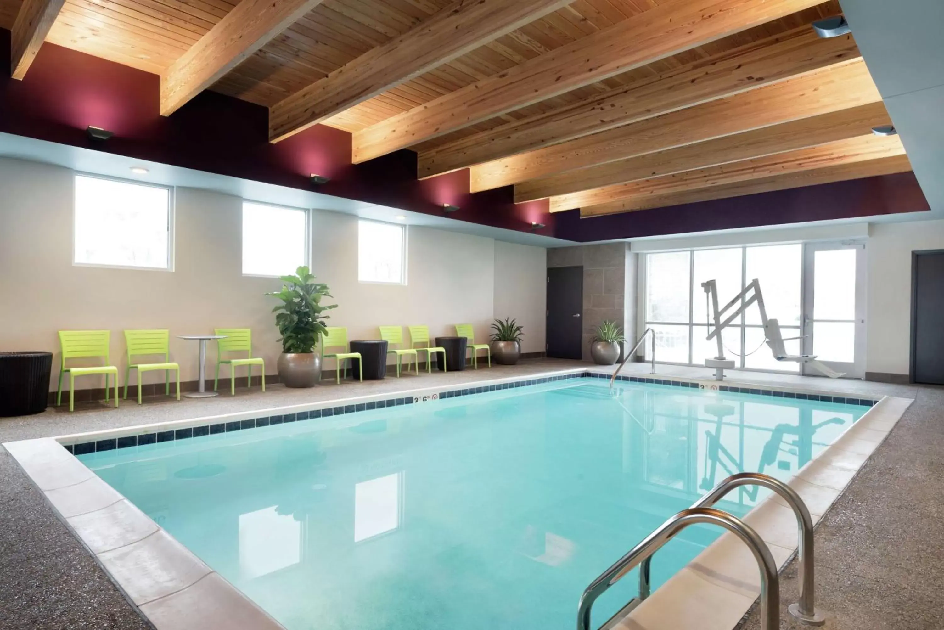 Swimming Pool in Home2 Suites by Hilton Cleveland Independence