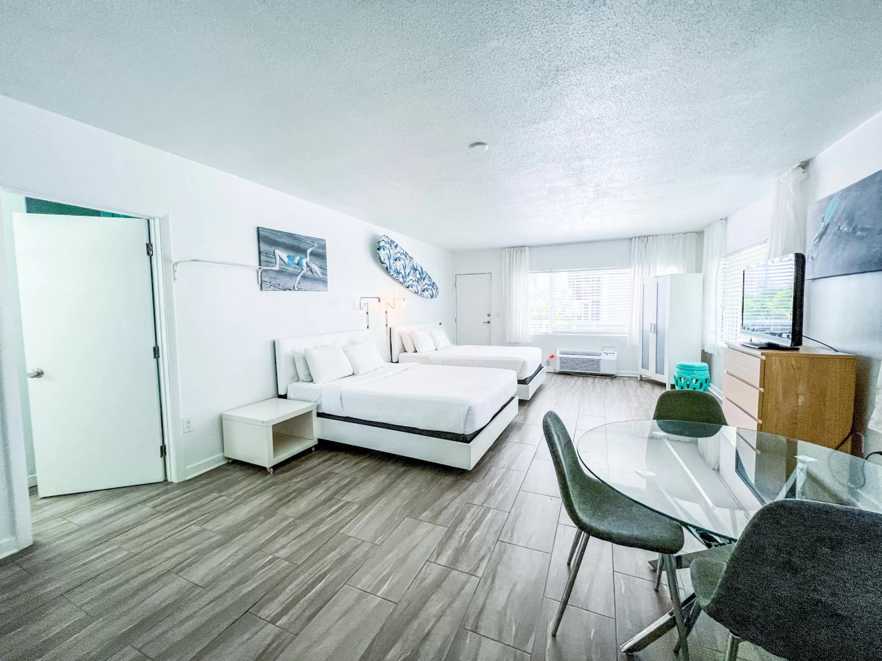 Photo of the whole room, Bed in Aqua Hotel