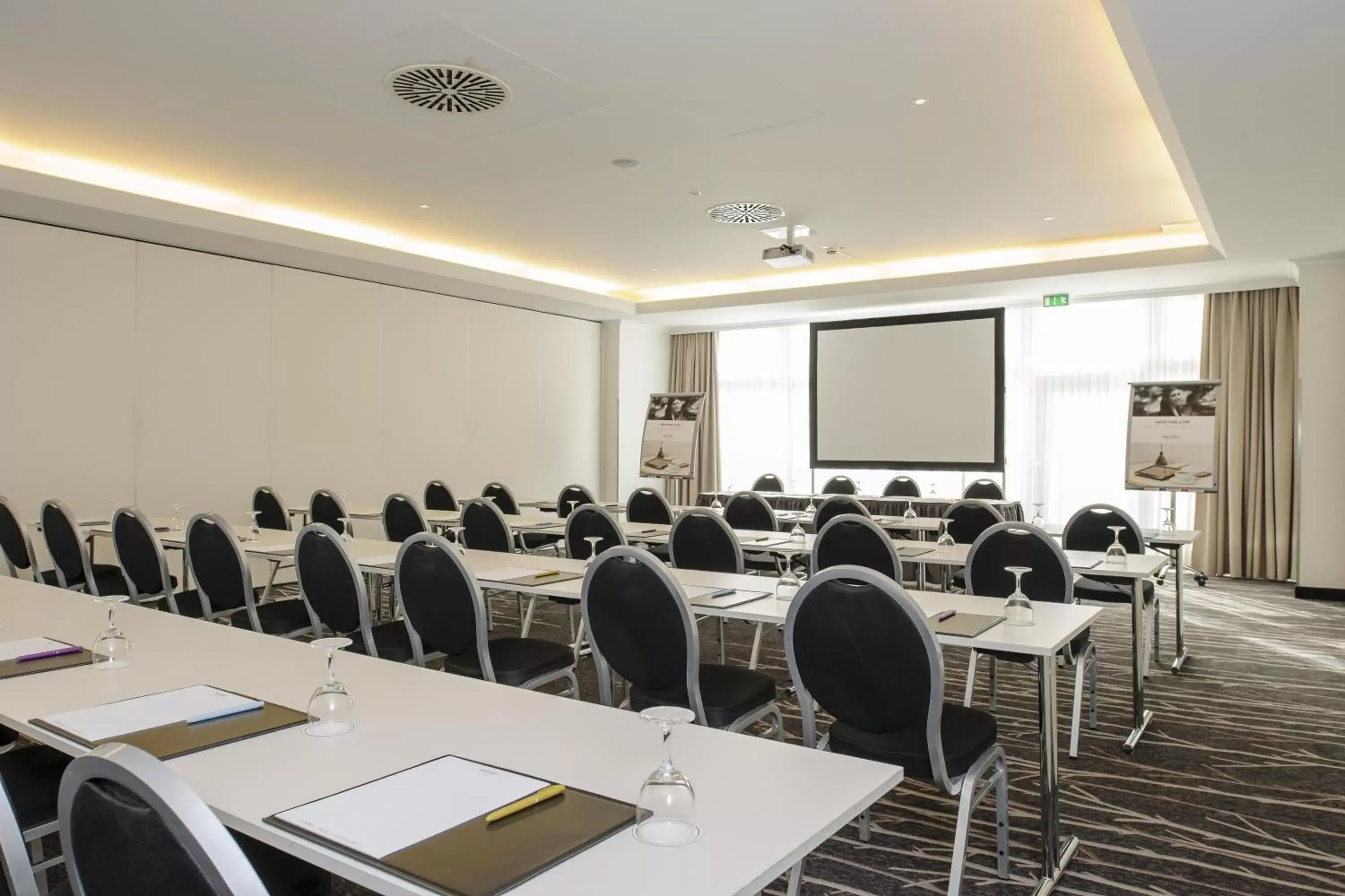 Meeting/conference room in Mercure Düsseldorf Kaarst