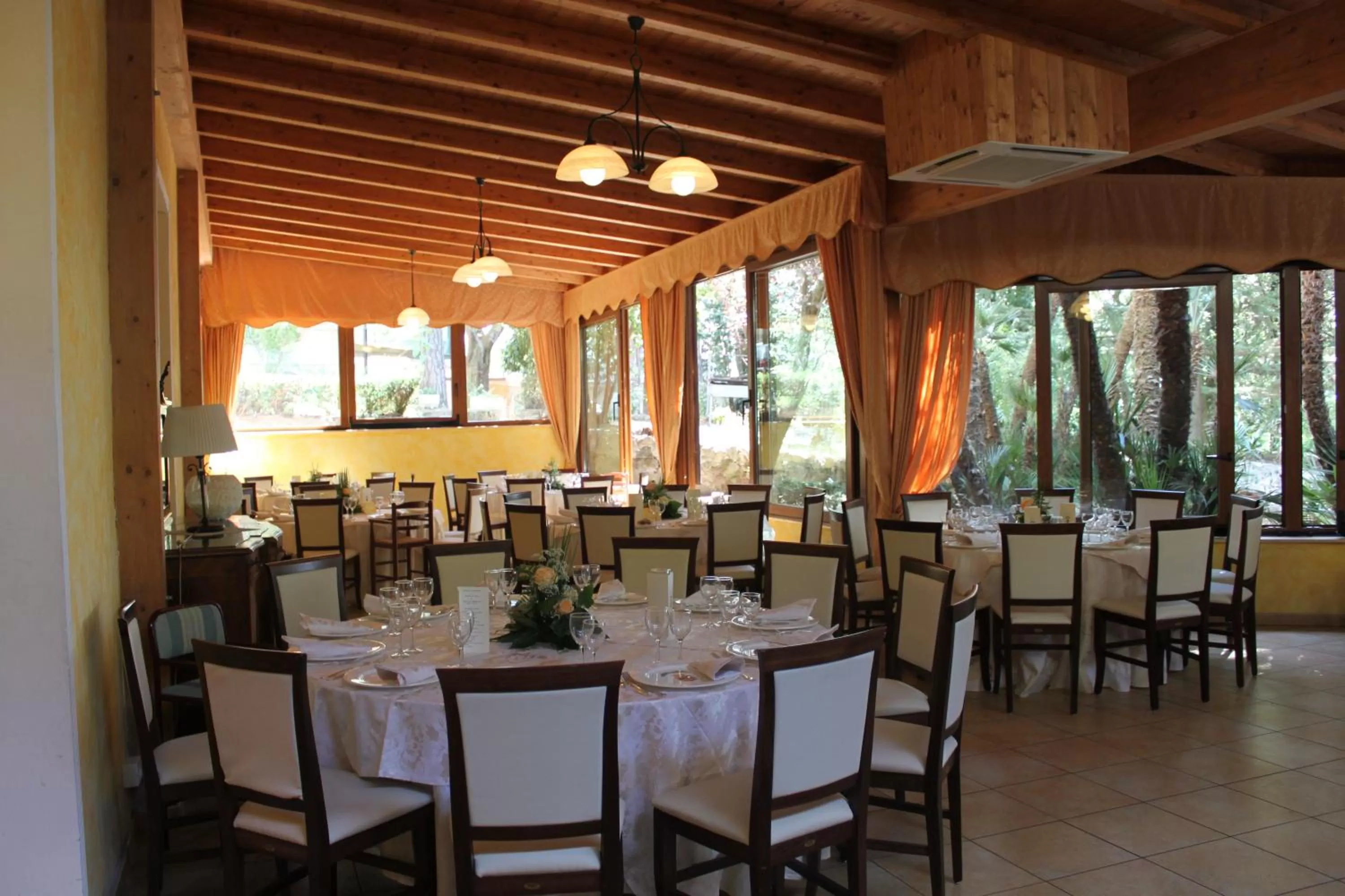 Restaurant/places to eat in Hotel Villa Aricia