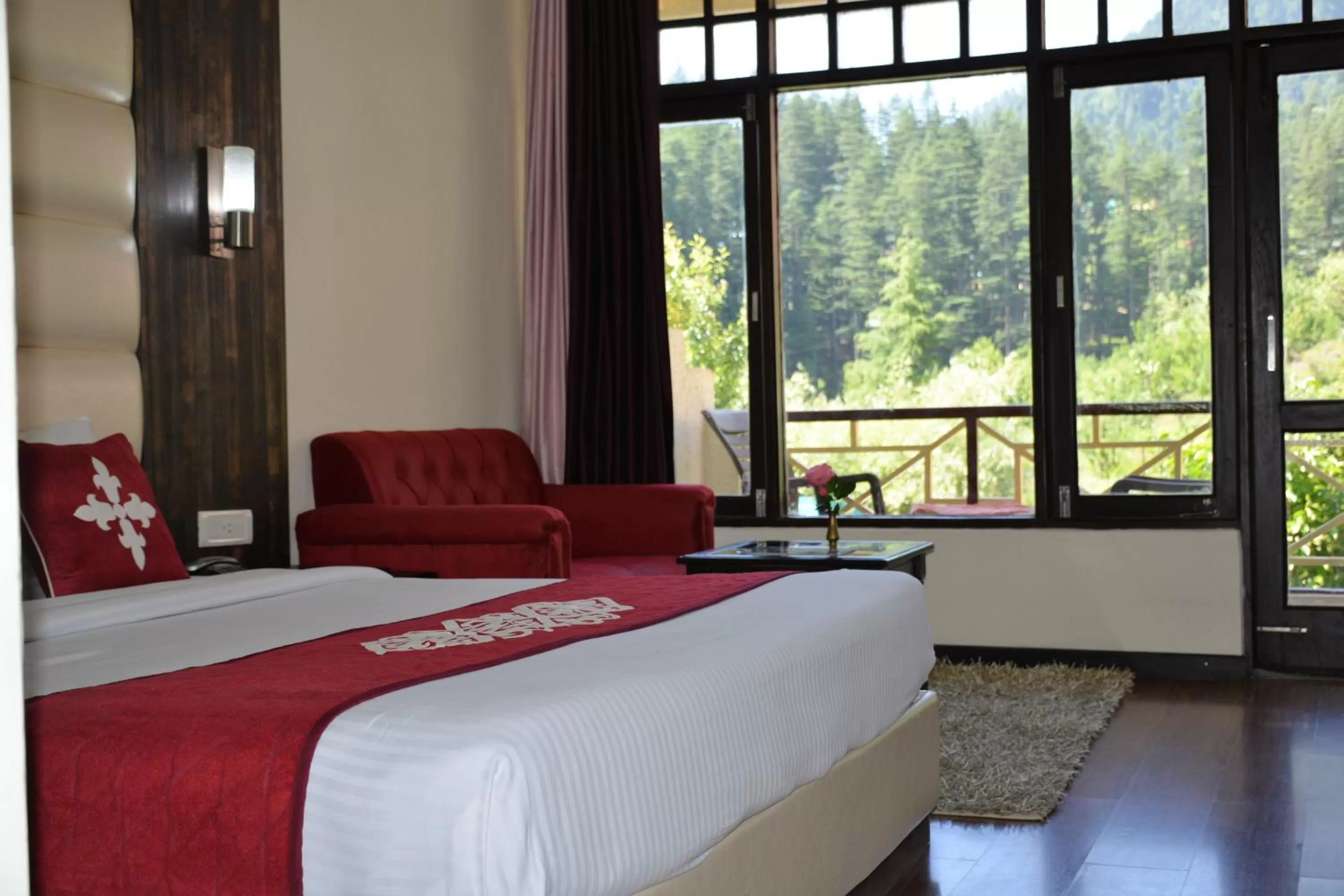 Mountain view, Bed in Snow Valley Resorts & Spa Manali