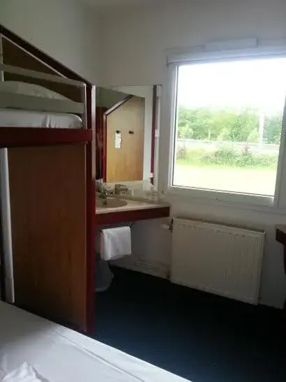 Photo of the whole room, Bed in Motel 24h Bremen Photo of the whole room, Bed in Motel 24h Bremen