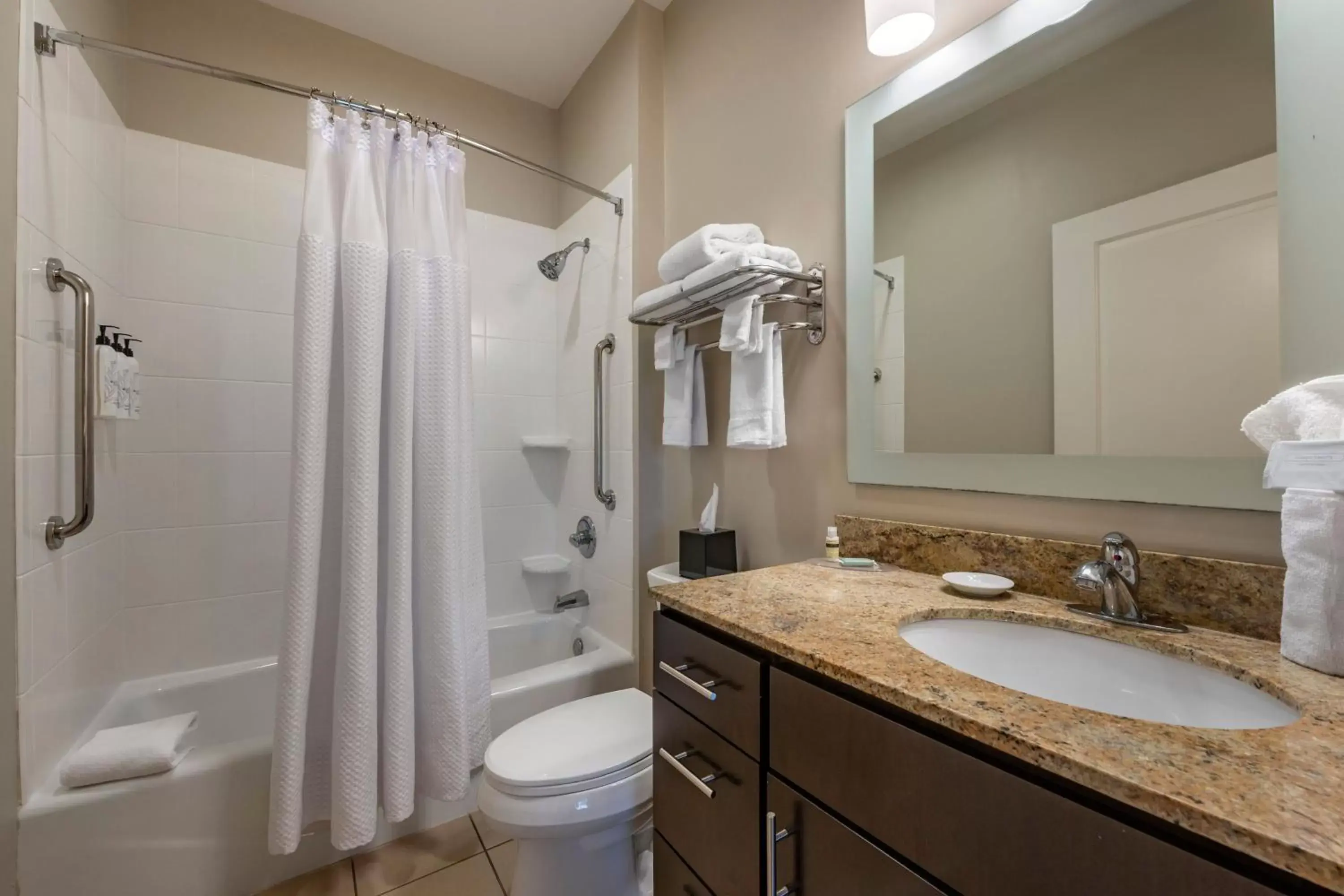Bathroom in TownePlace Suites by Marriott Vincennes