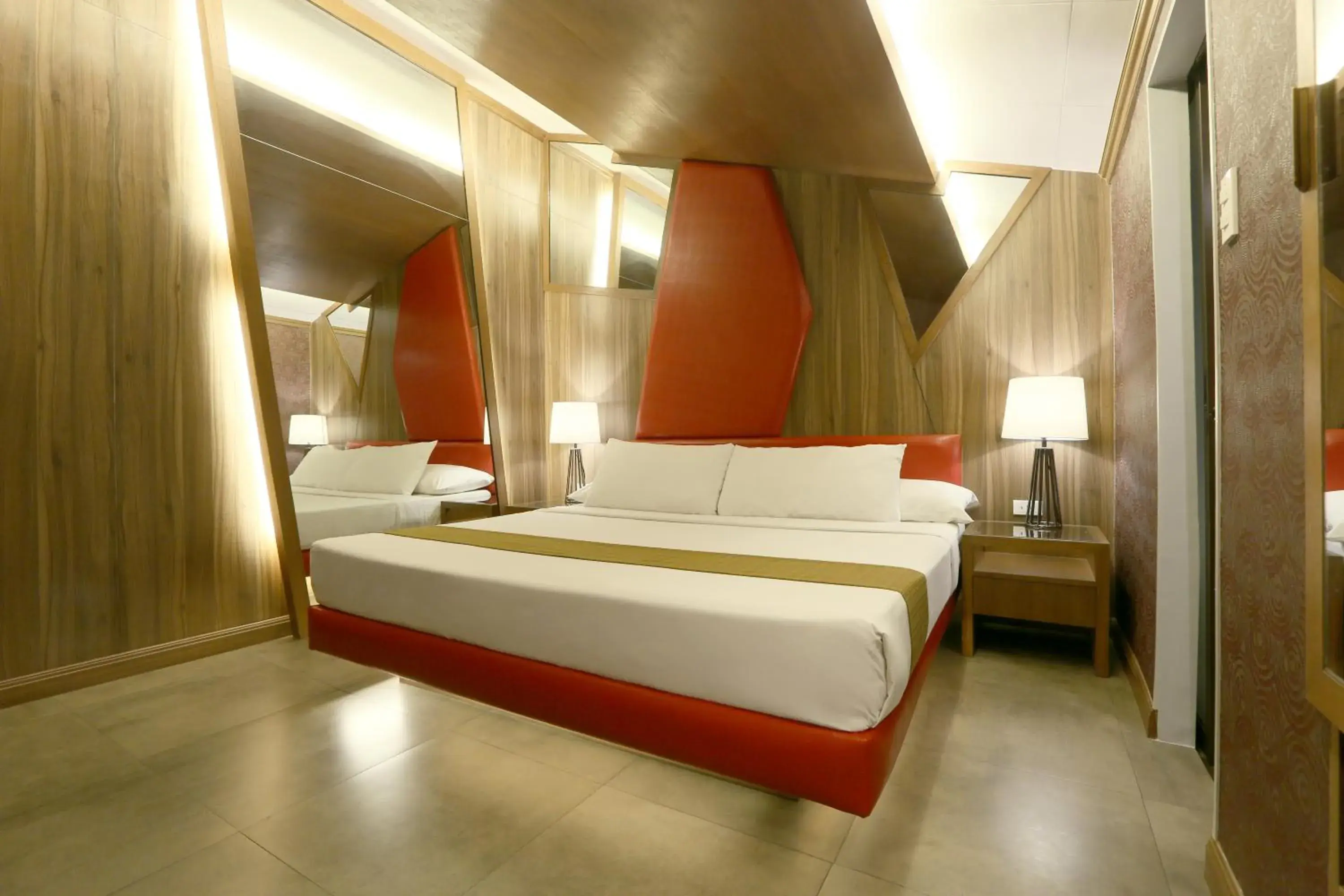 Bedroom, Bed in Victoria Court Cuneta Motorist Lodge