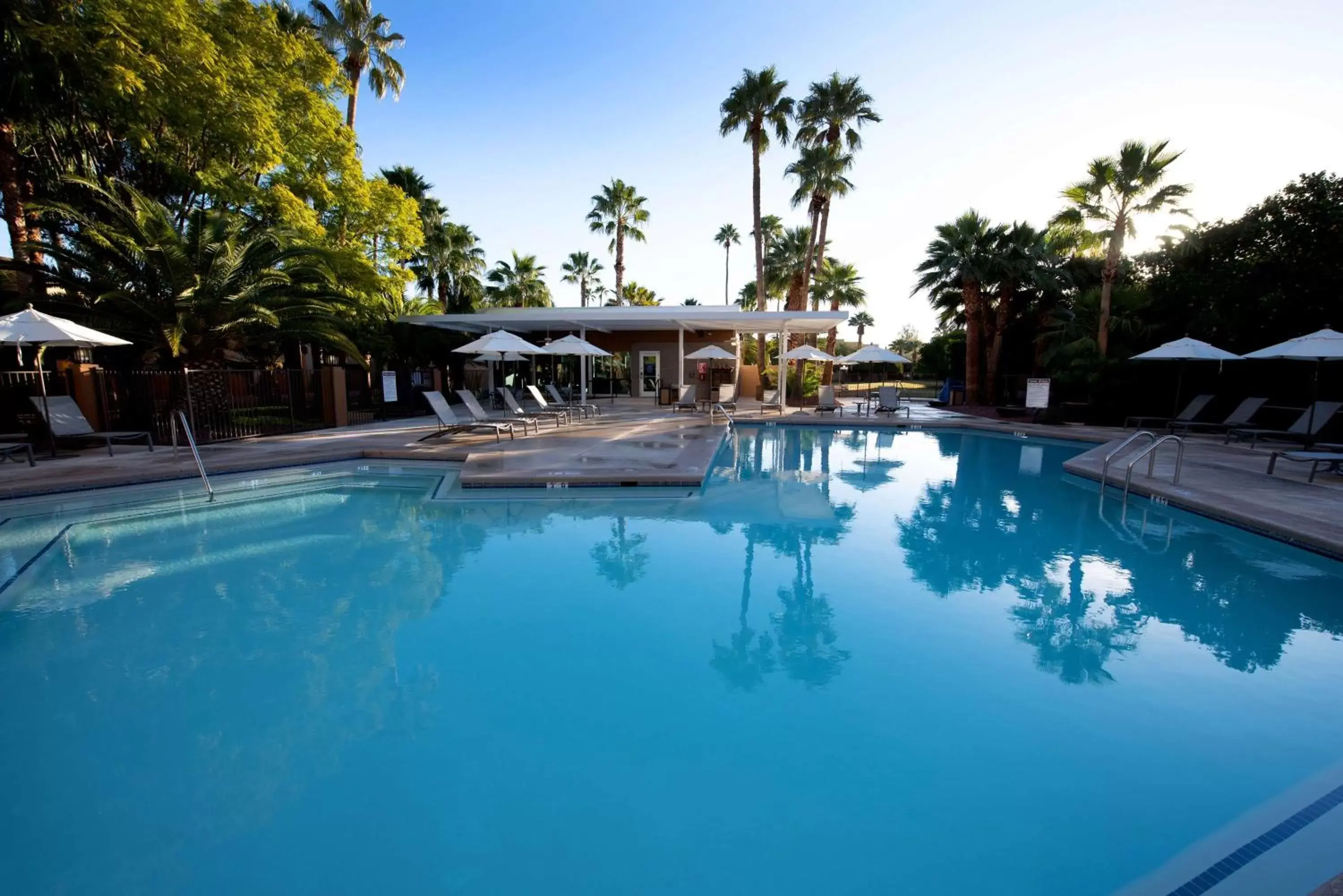 Pool view, Swimming Pool in DoubleTree by Hilton Tucson-Reid Park