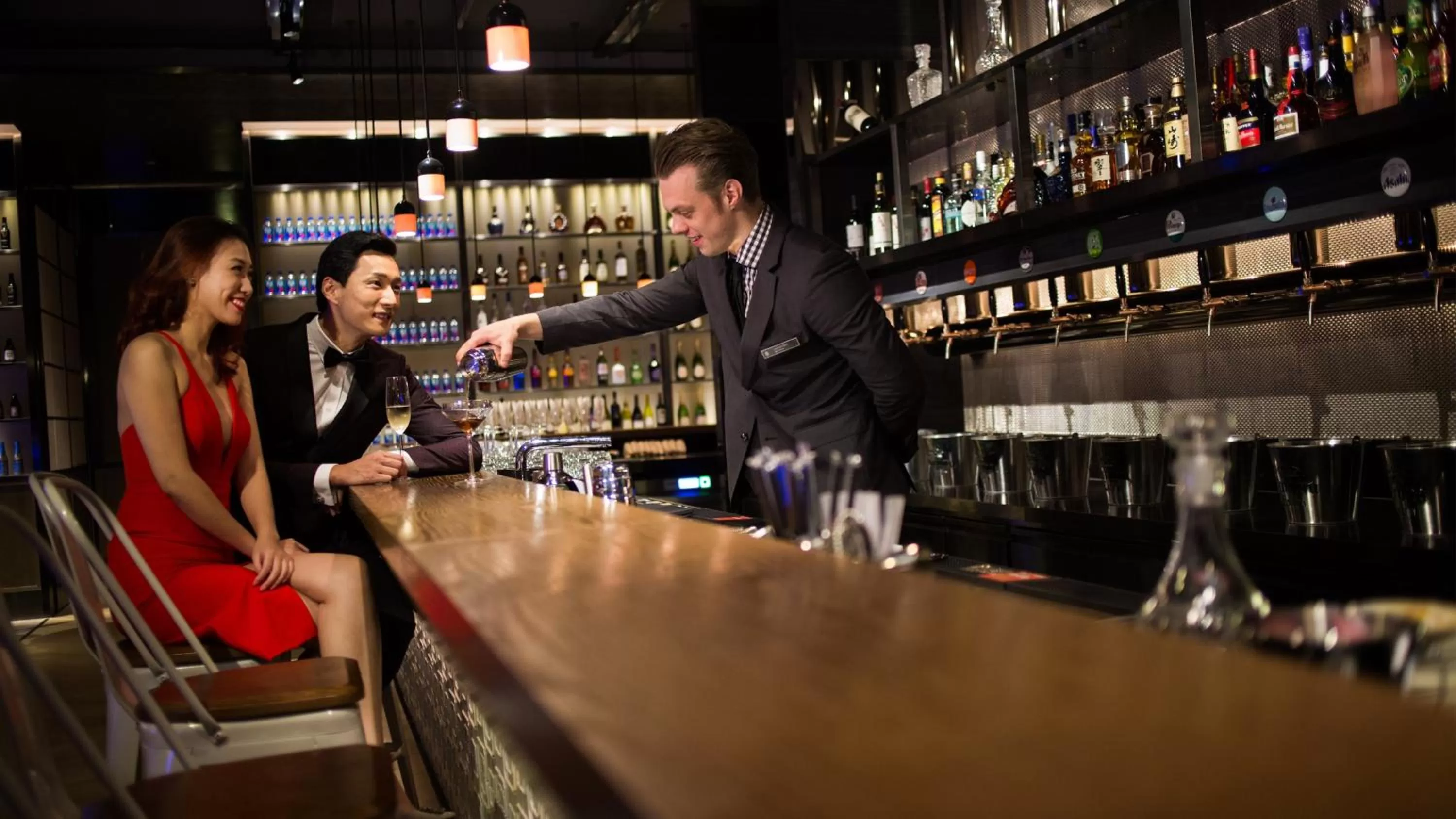 Lounge or bar in InterContinental Shanghai Hongqiao NECC by IHG