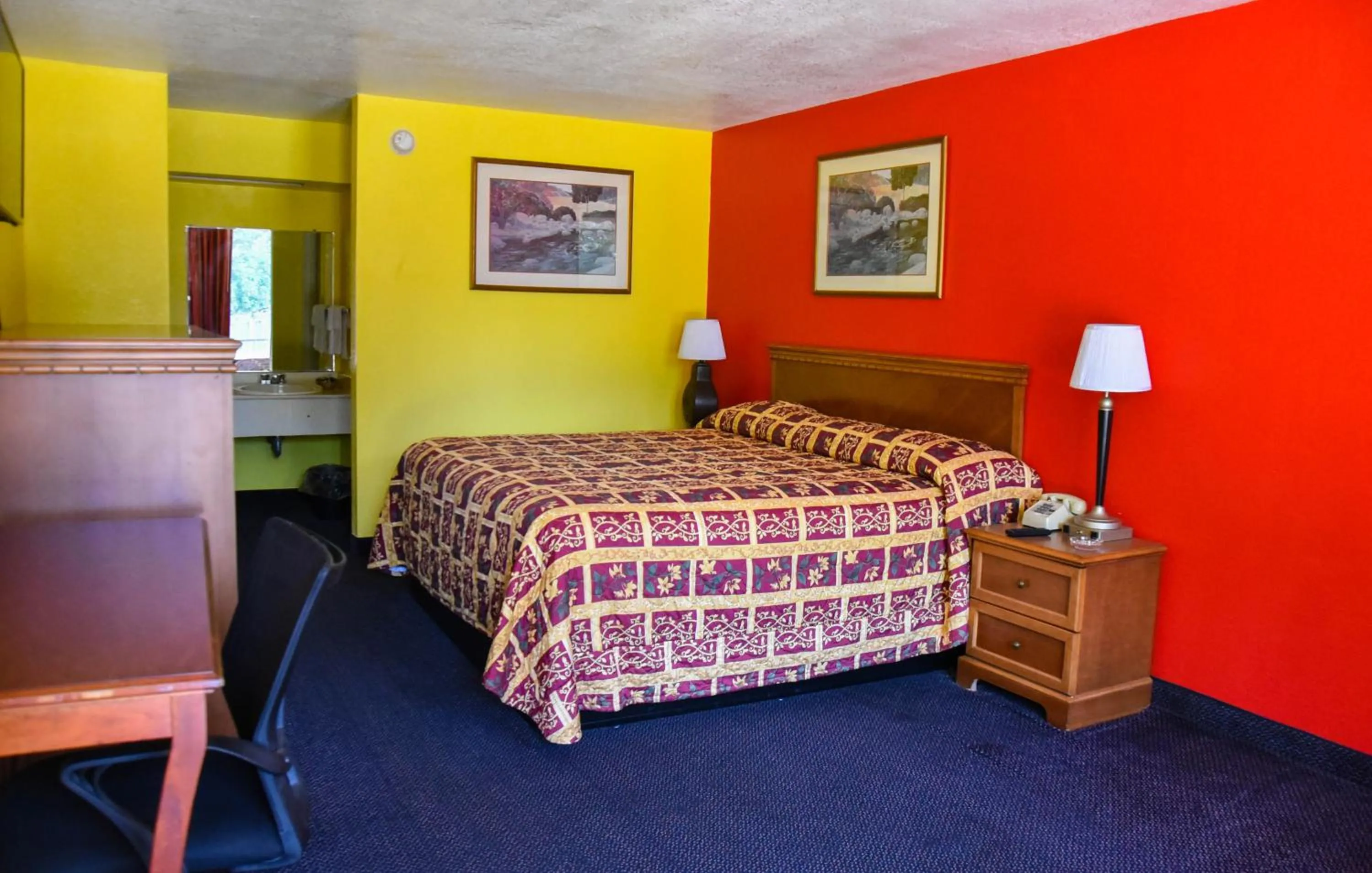 Bed in Homeplace Inn