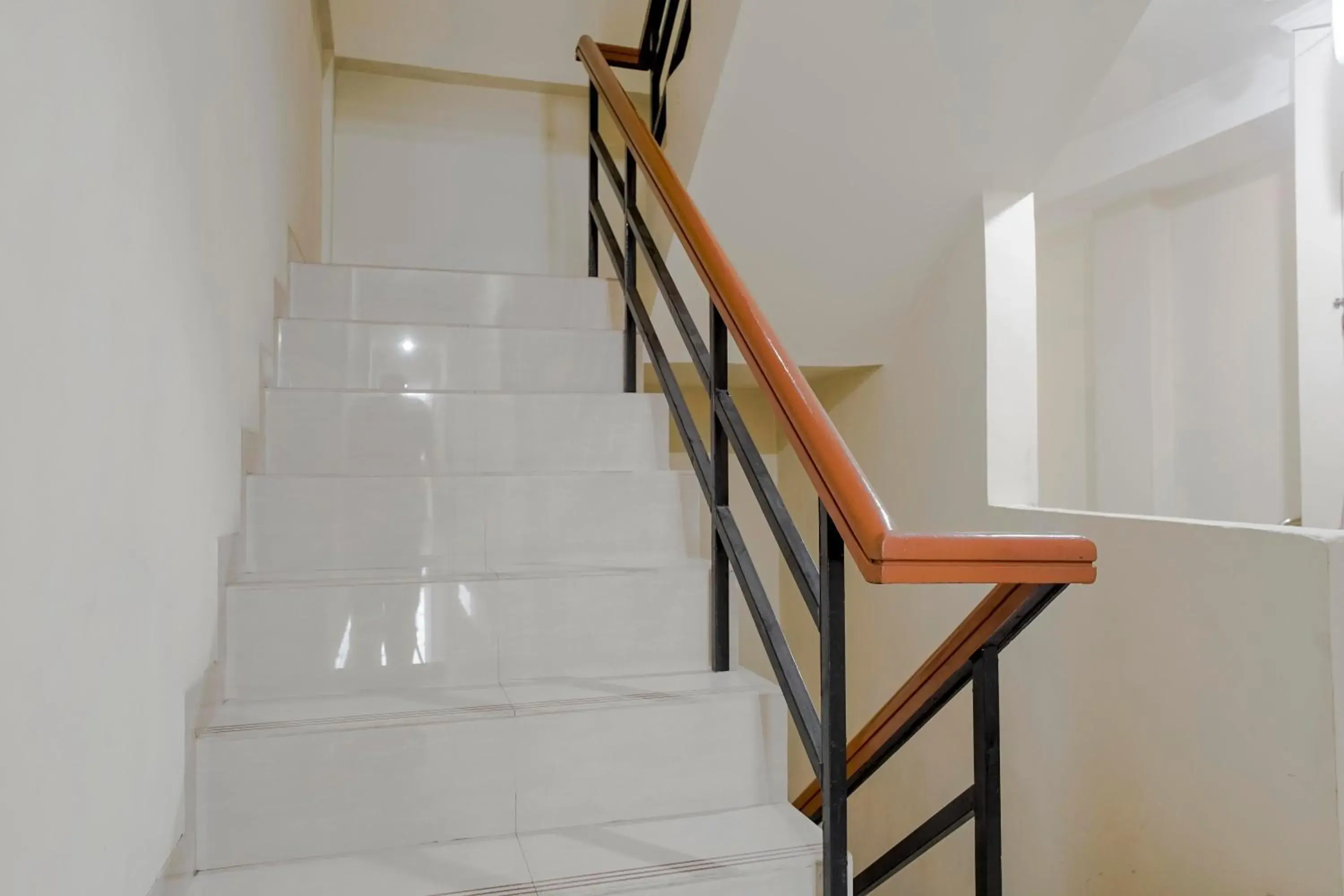 Area and facilities in RedDoorz @ Jalan Biak Roxy Jakarta Area and facilities in RedDoorz @ Jalan Biak Roxy Jakarta