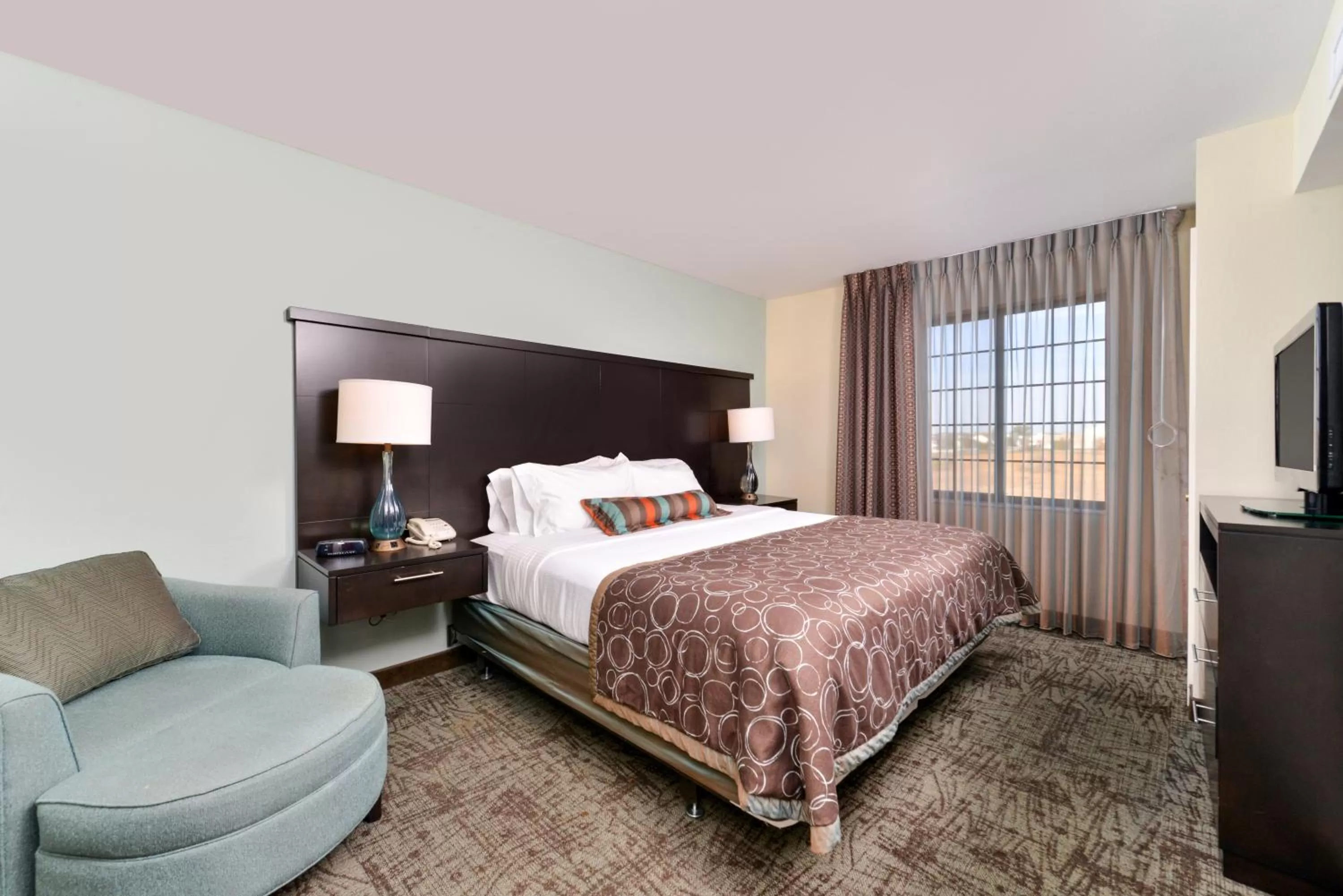 Photo of the whole room, Bed in Staybridge Suites O'Fallon Chesterfield by IHG