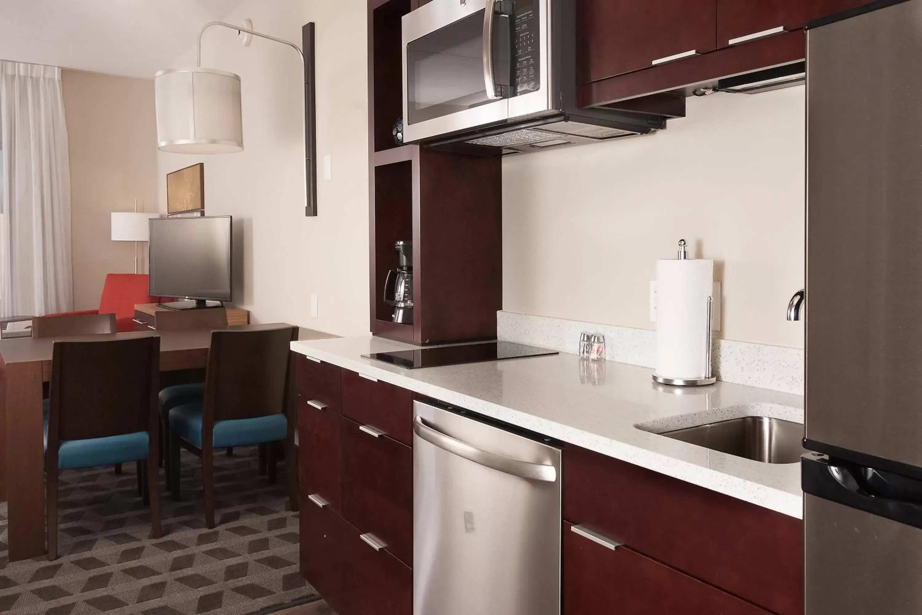 Kitchen or kitchenette, Kitchen/Kitchenette in TownePlace Suites by Marriott Charleston Airport/Convention Center