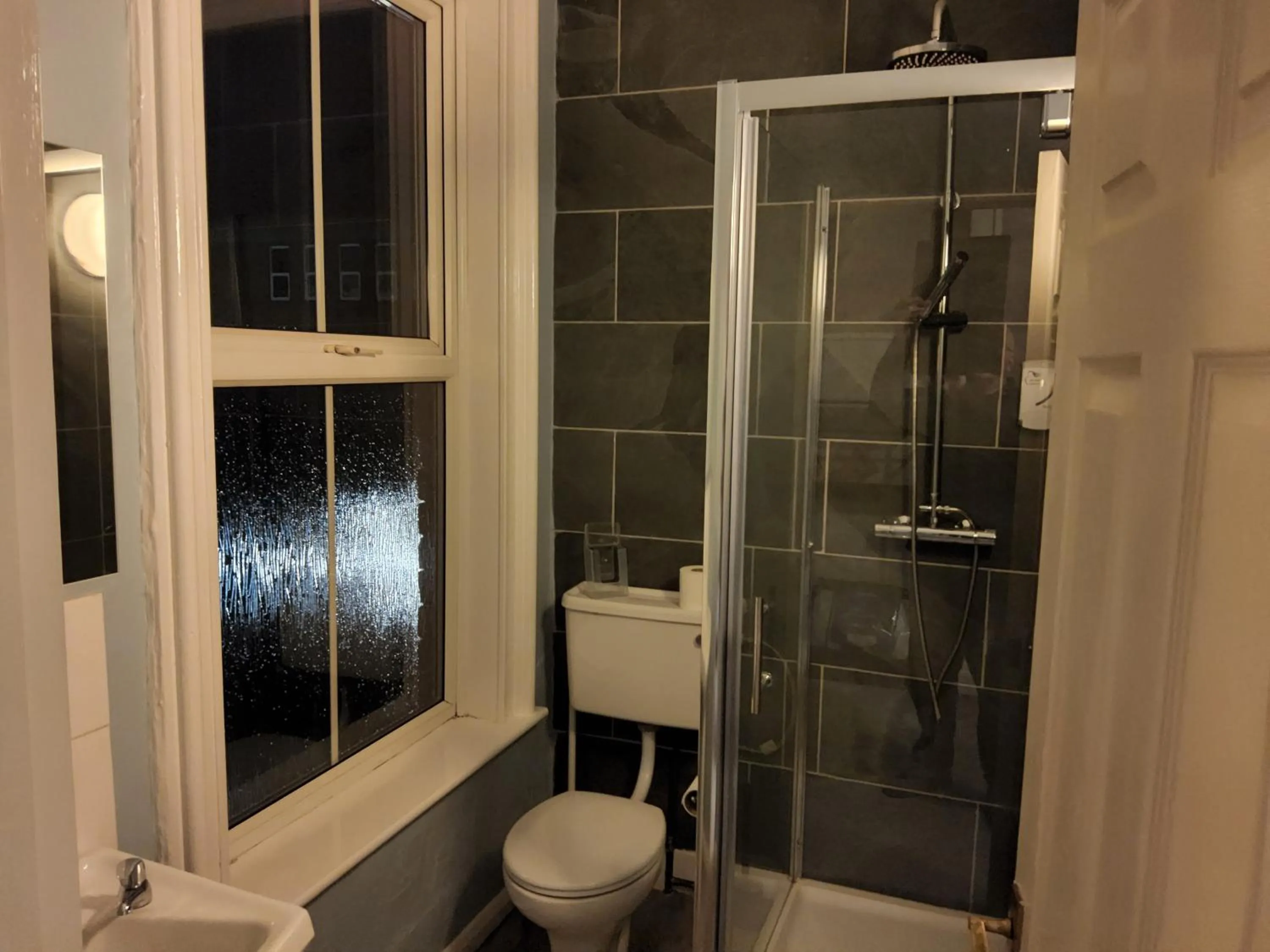 Bathroom in The Avenue Hotel