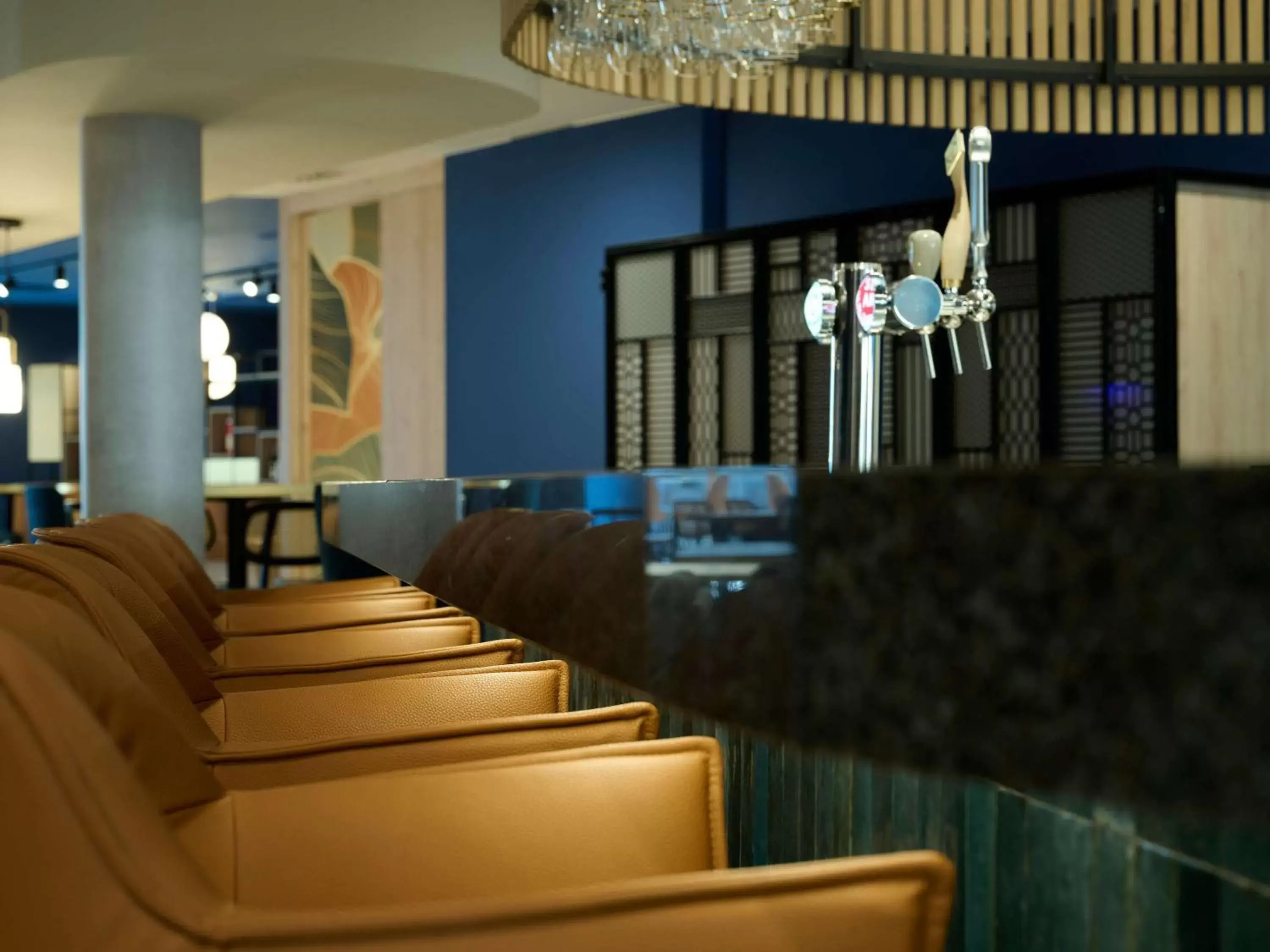Lounge or bar in Novotel Ieper Centrum