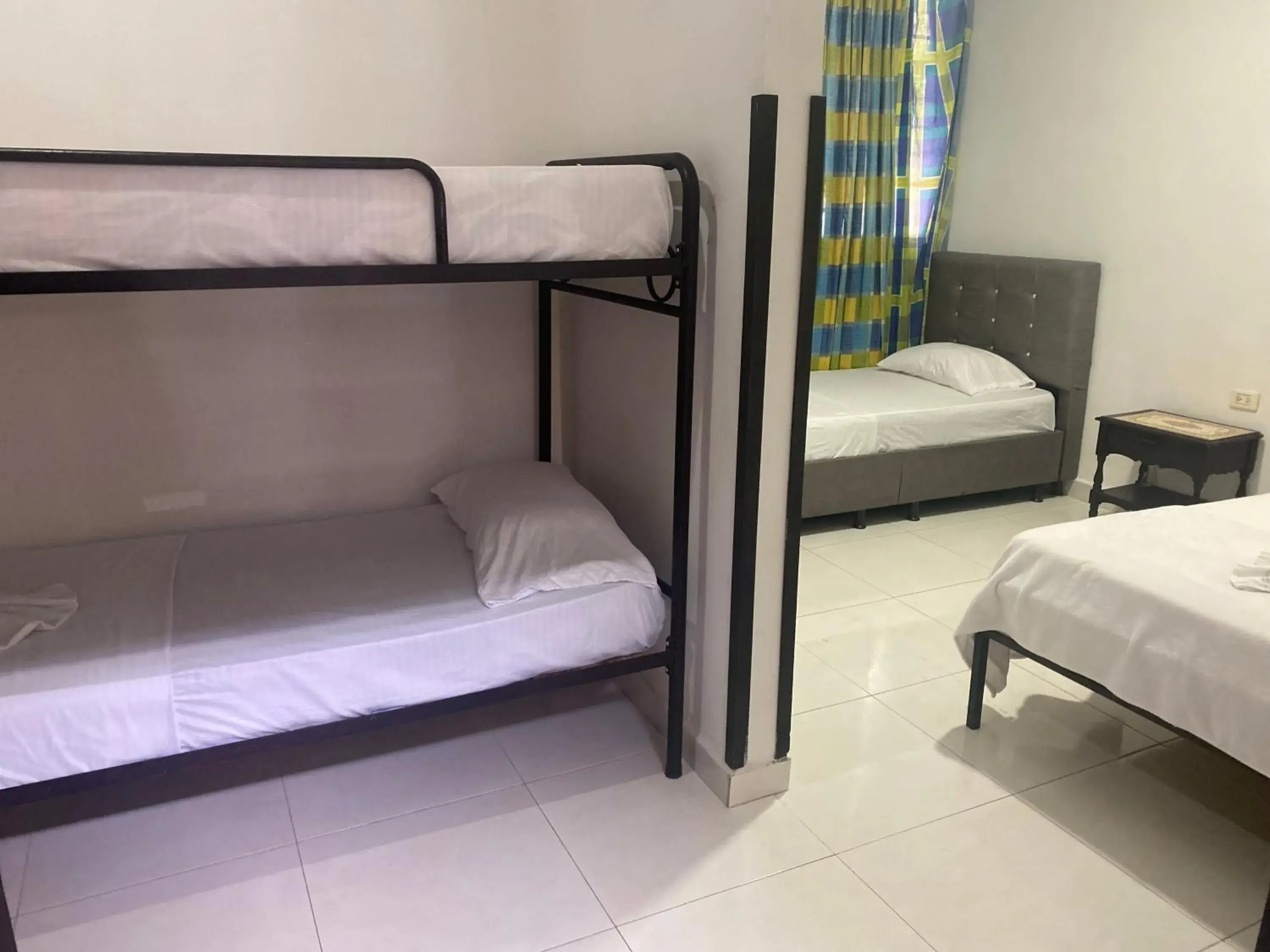 Bed, Bunk Bed in Hotel Colonial Plaza