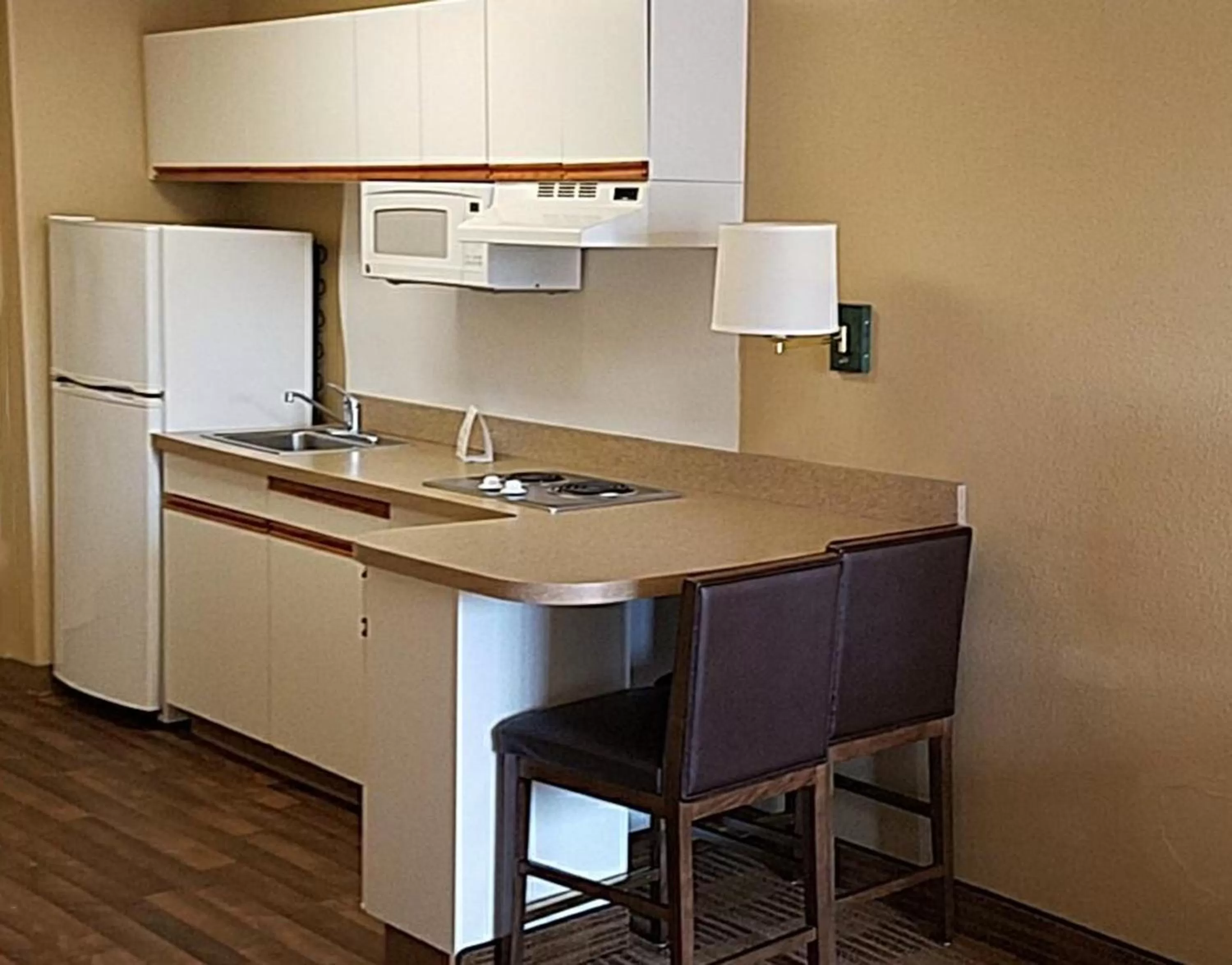 Kitchen or kitchenette in Hawthorn Extended Stay by Wyndham DFW Airport North
