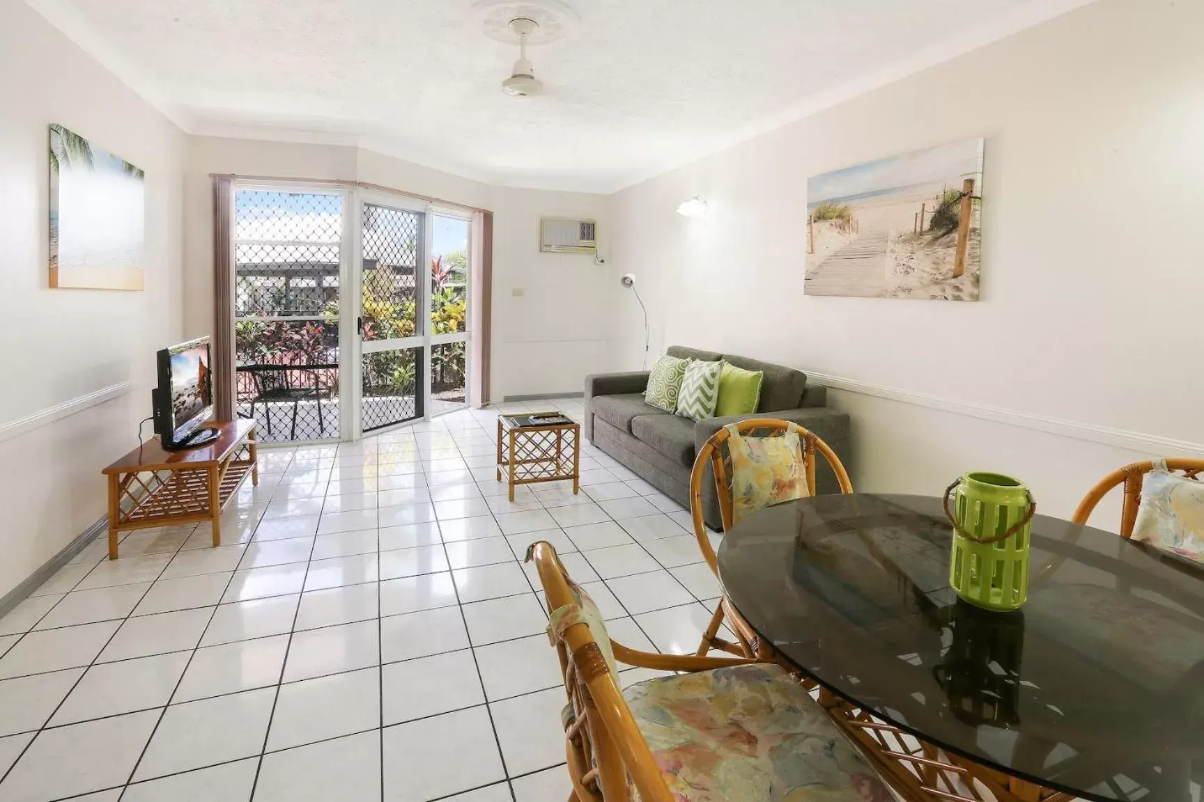 TV and multimedia, Seating Area in Citysider Cairns Holiday Apartments