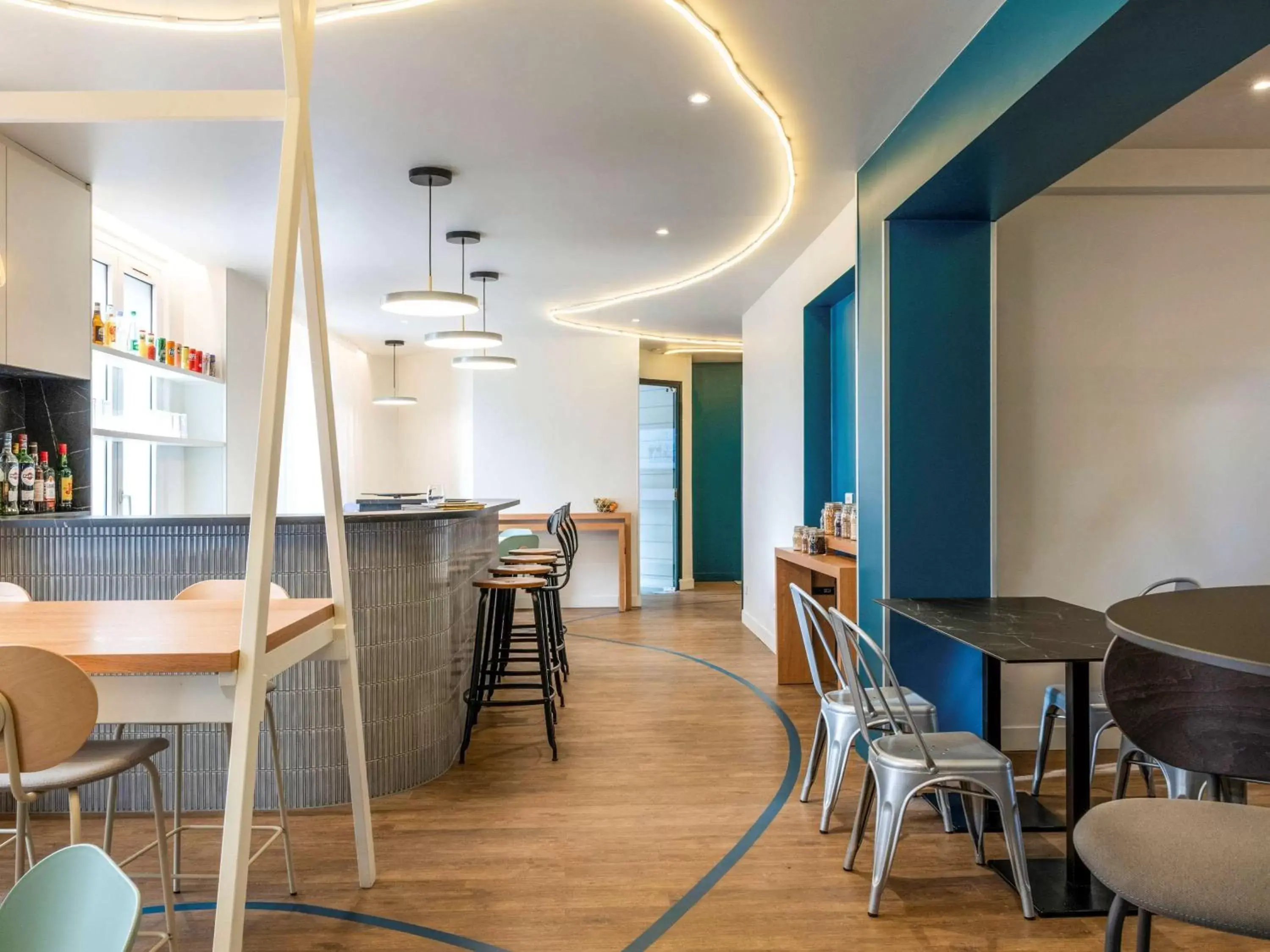 Restaurant/Places to Eat in ibis Styles Asnieres Centre