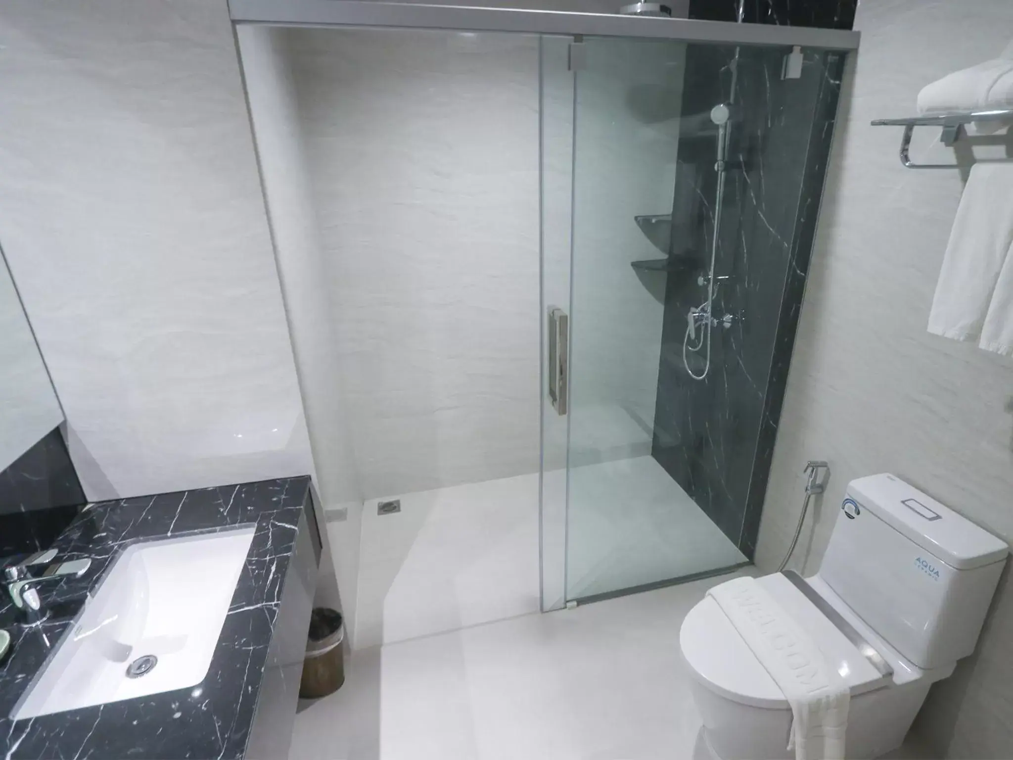 Shower, Bathroom in Fortune River View Hotel Nakhon Phanom