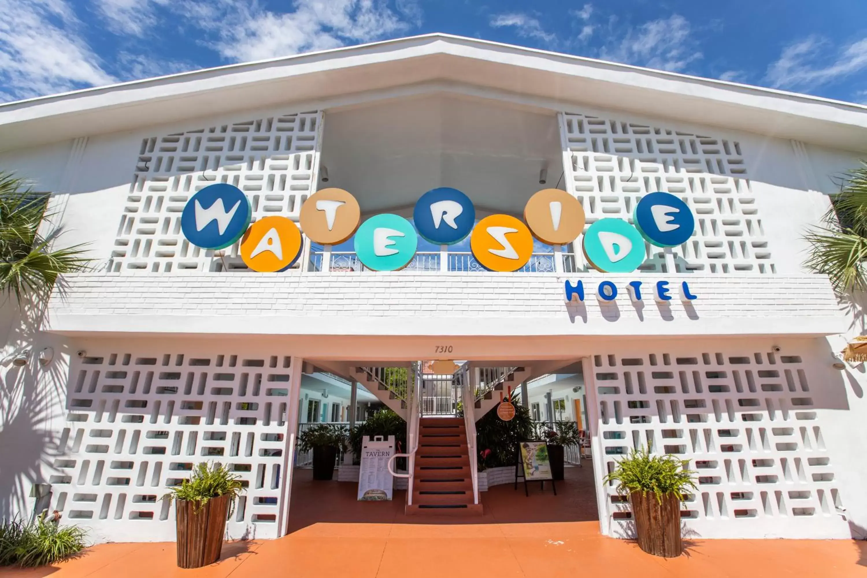 Facade/entrance, Property Building in Waterside Hotel and Suites