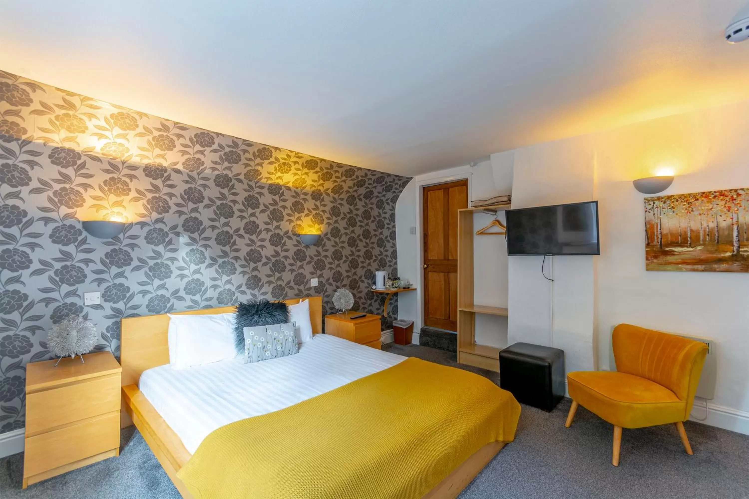 Bedroom, Bed in The Forest Lodge