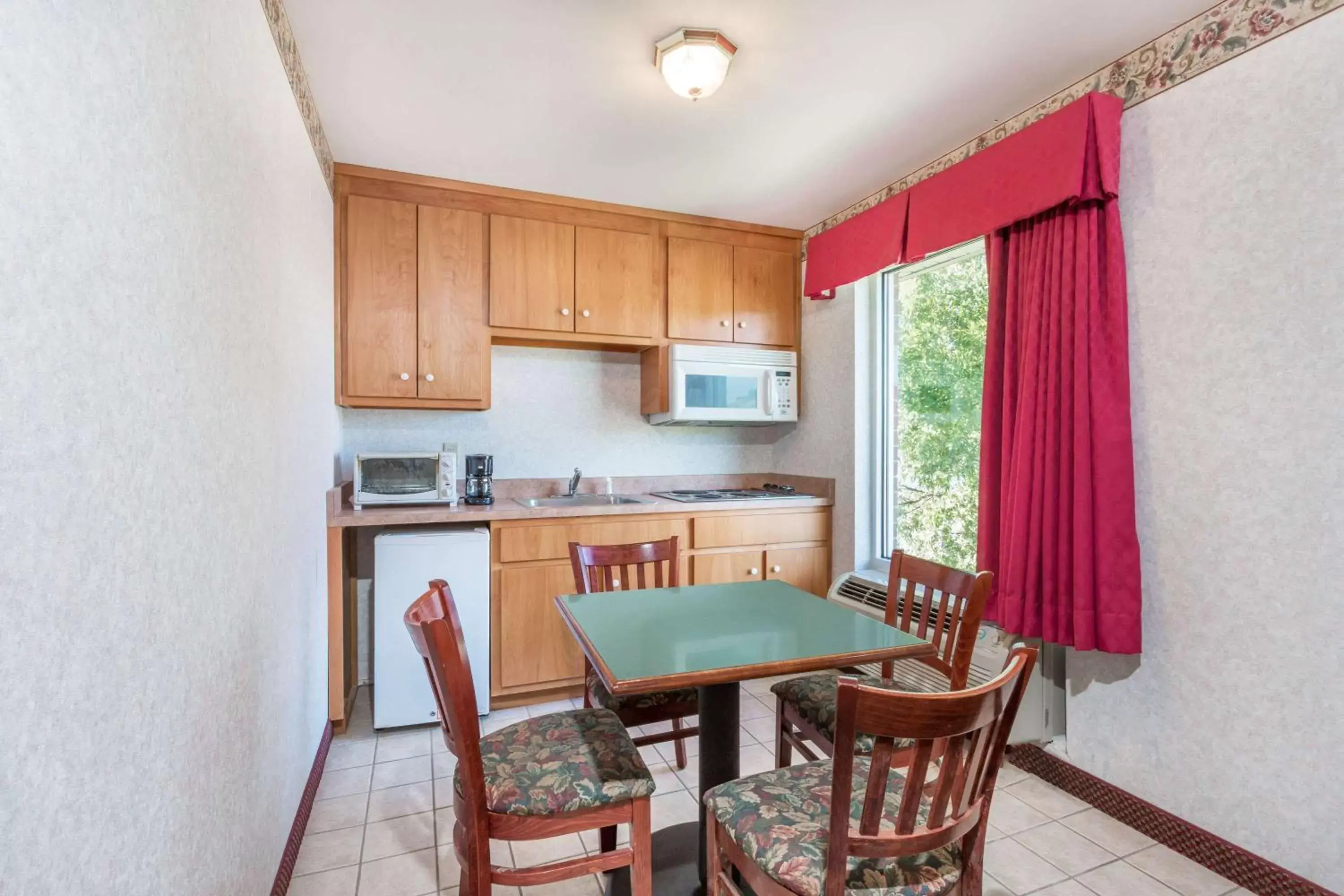 Executive Suite in Days Inn by Wyndham, Glen Allen - Richmond North Executive Suite in Days Inn by Wyndham, Glen Allen - Richmond North