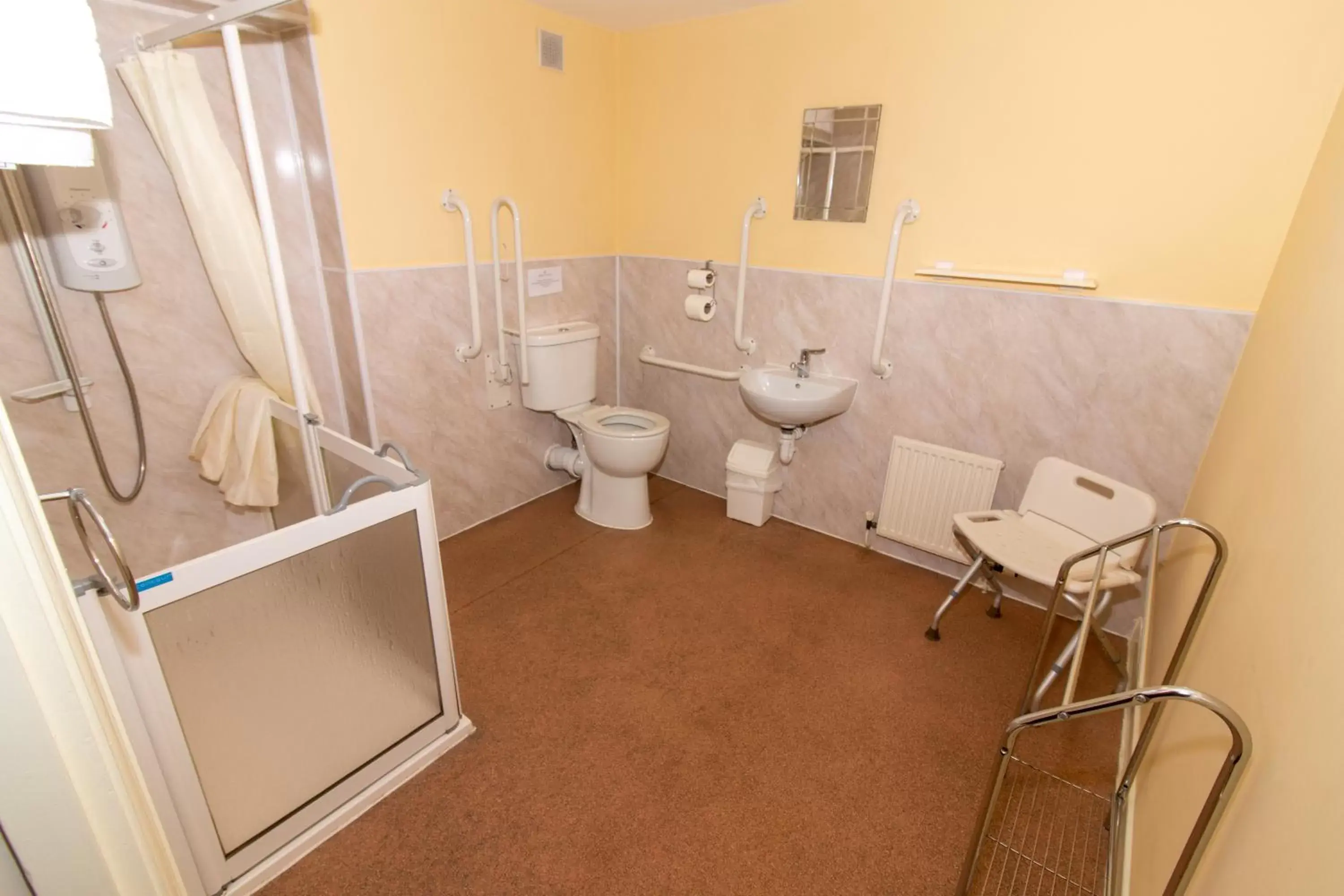 Toilet, Bathroom in Auld Cross Keys Inn