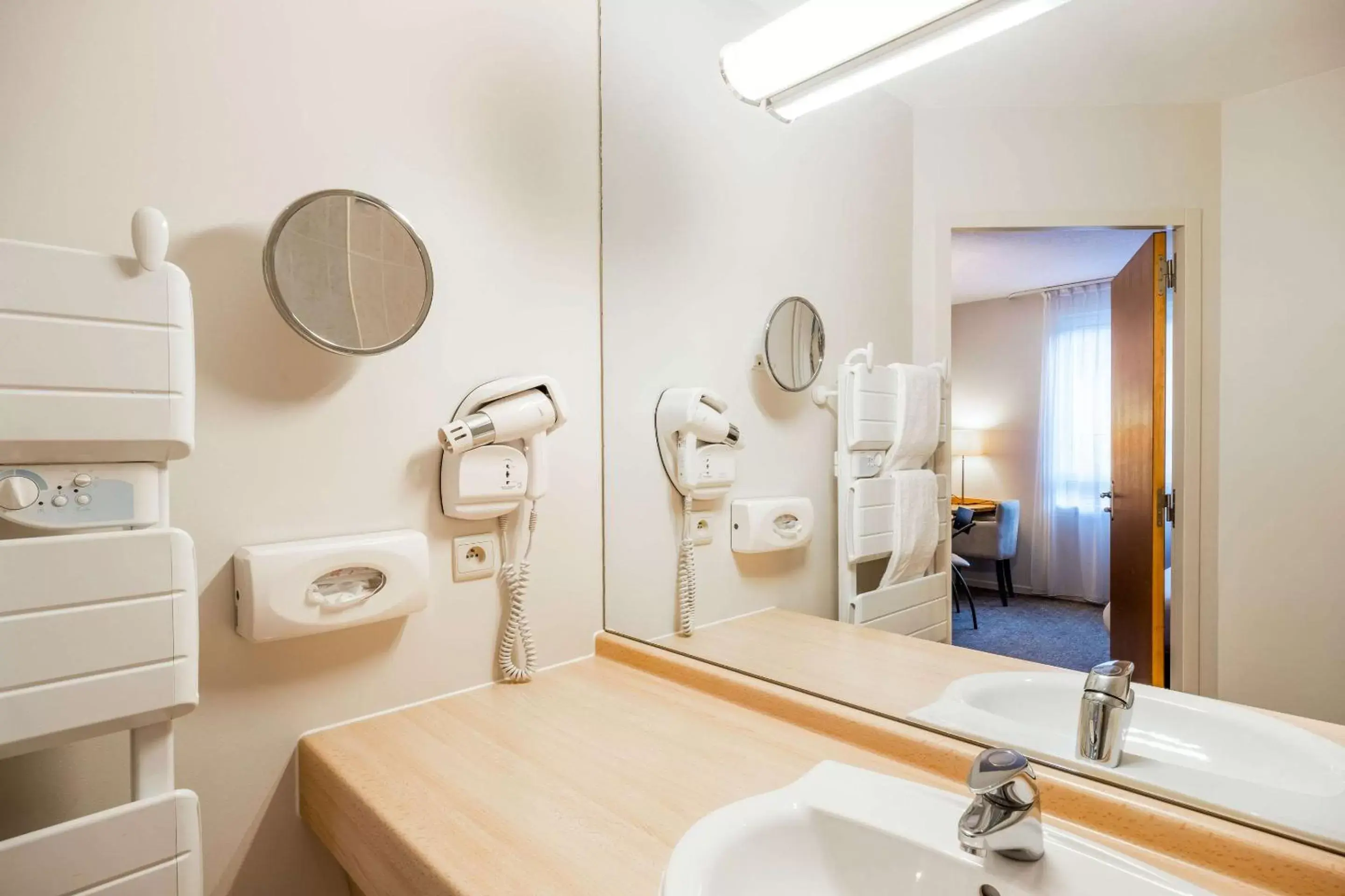 Bathroom in Quality Hotel Pau Centre Bosquet