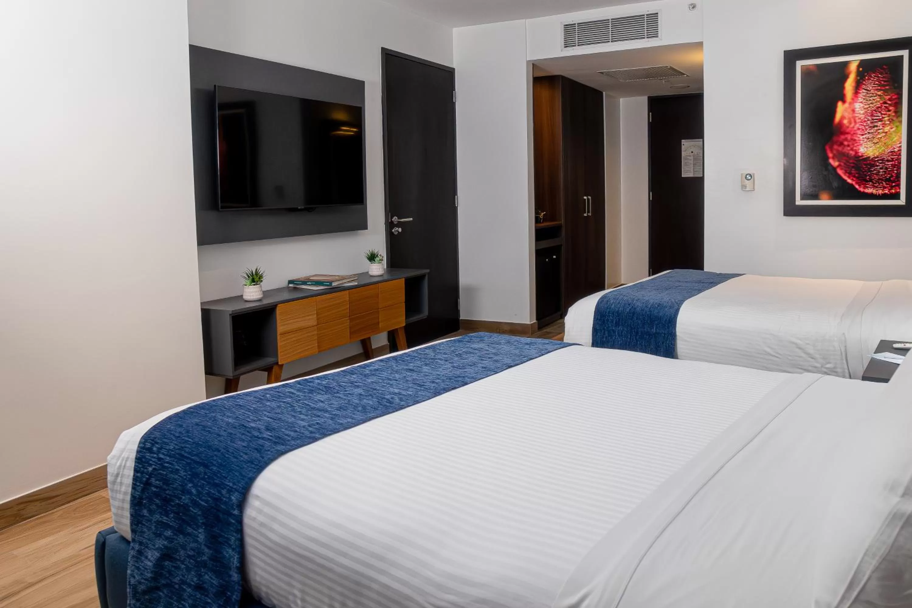 Bedroom, Bed in Wyndham Guayaquil, Puerto Santa Ana