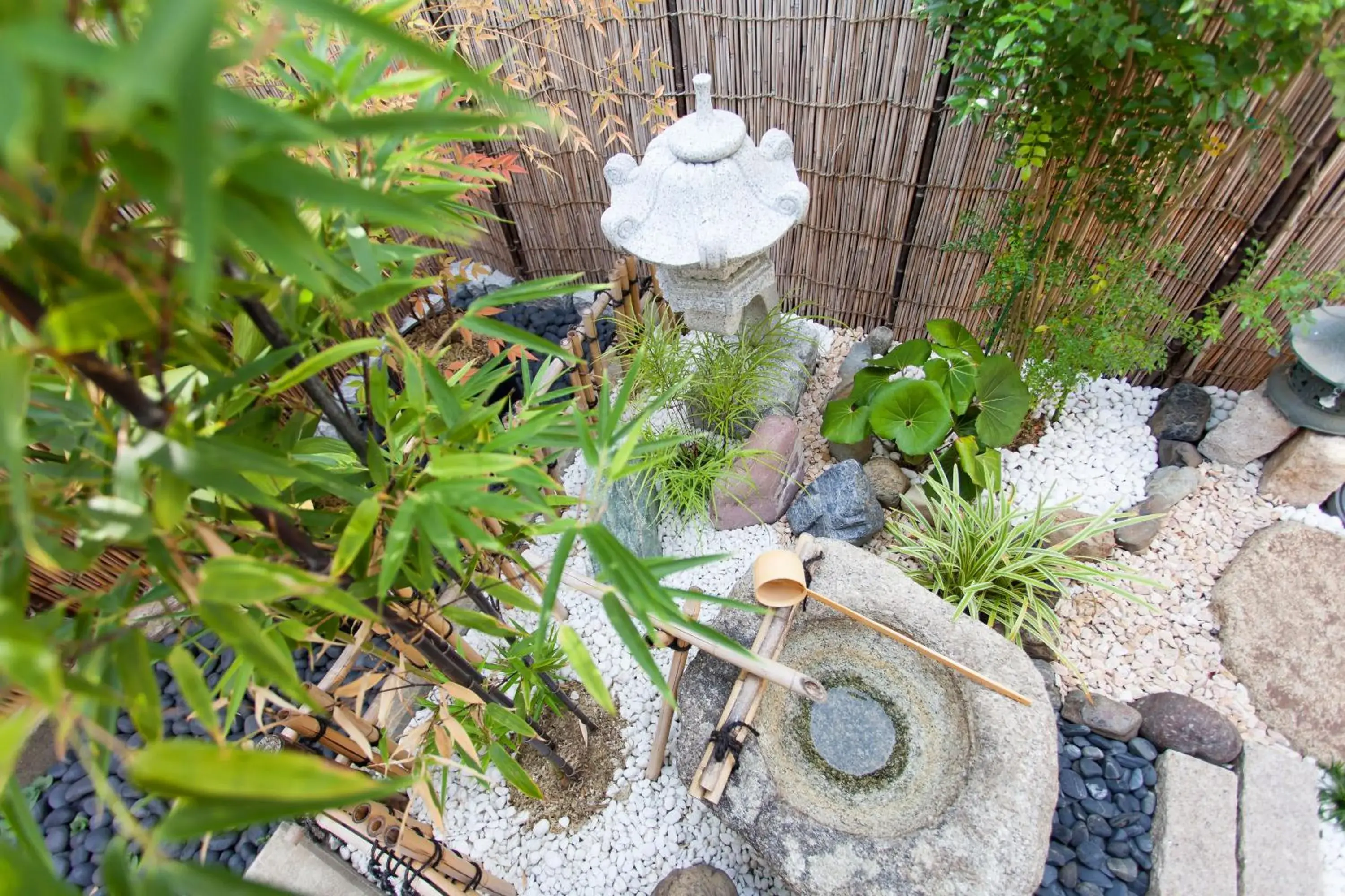 Decorative detail, Garden in Kujo Stays