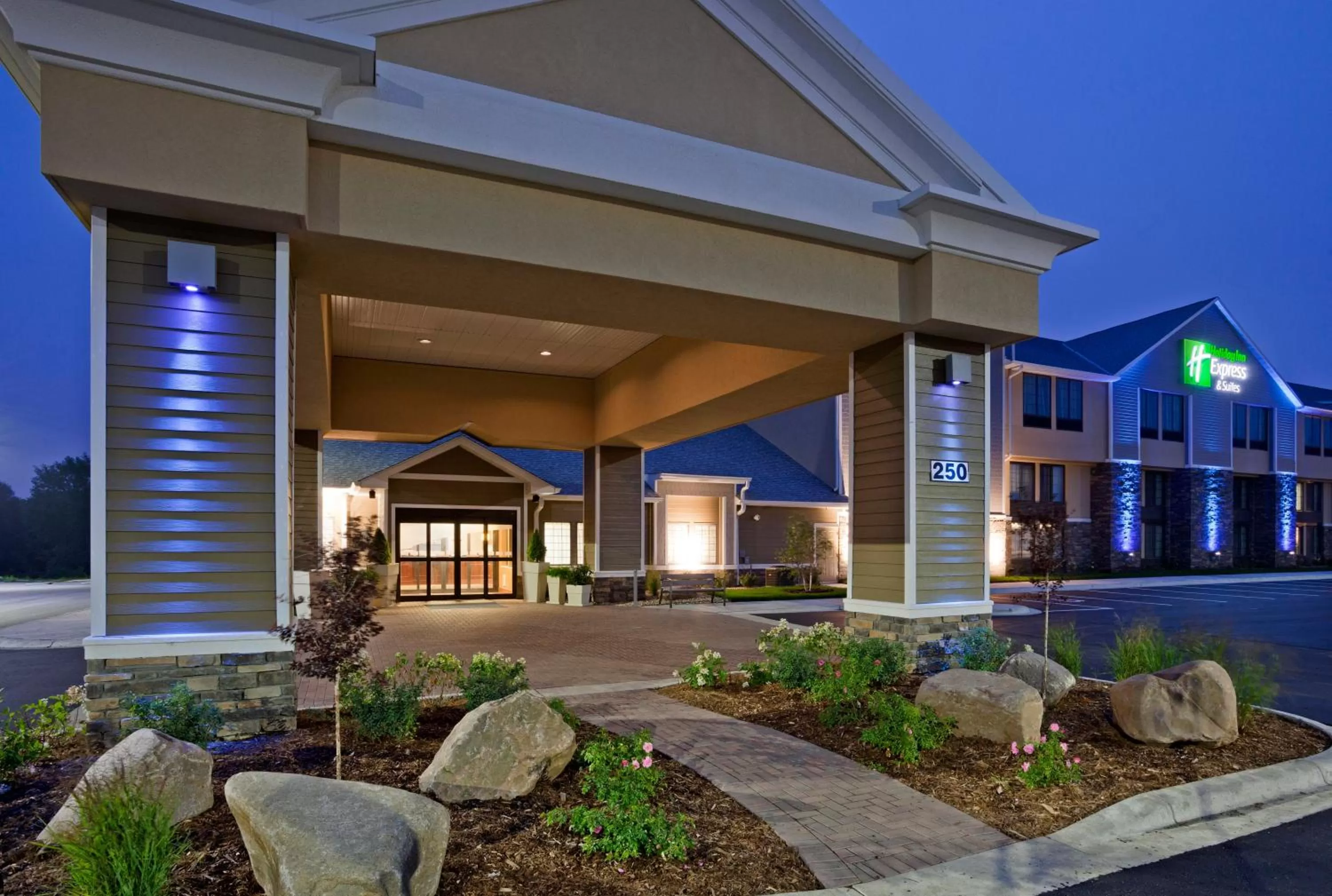 Property building in Holiday Inn Express & Suites Willmar by IHG