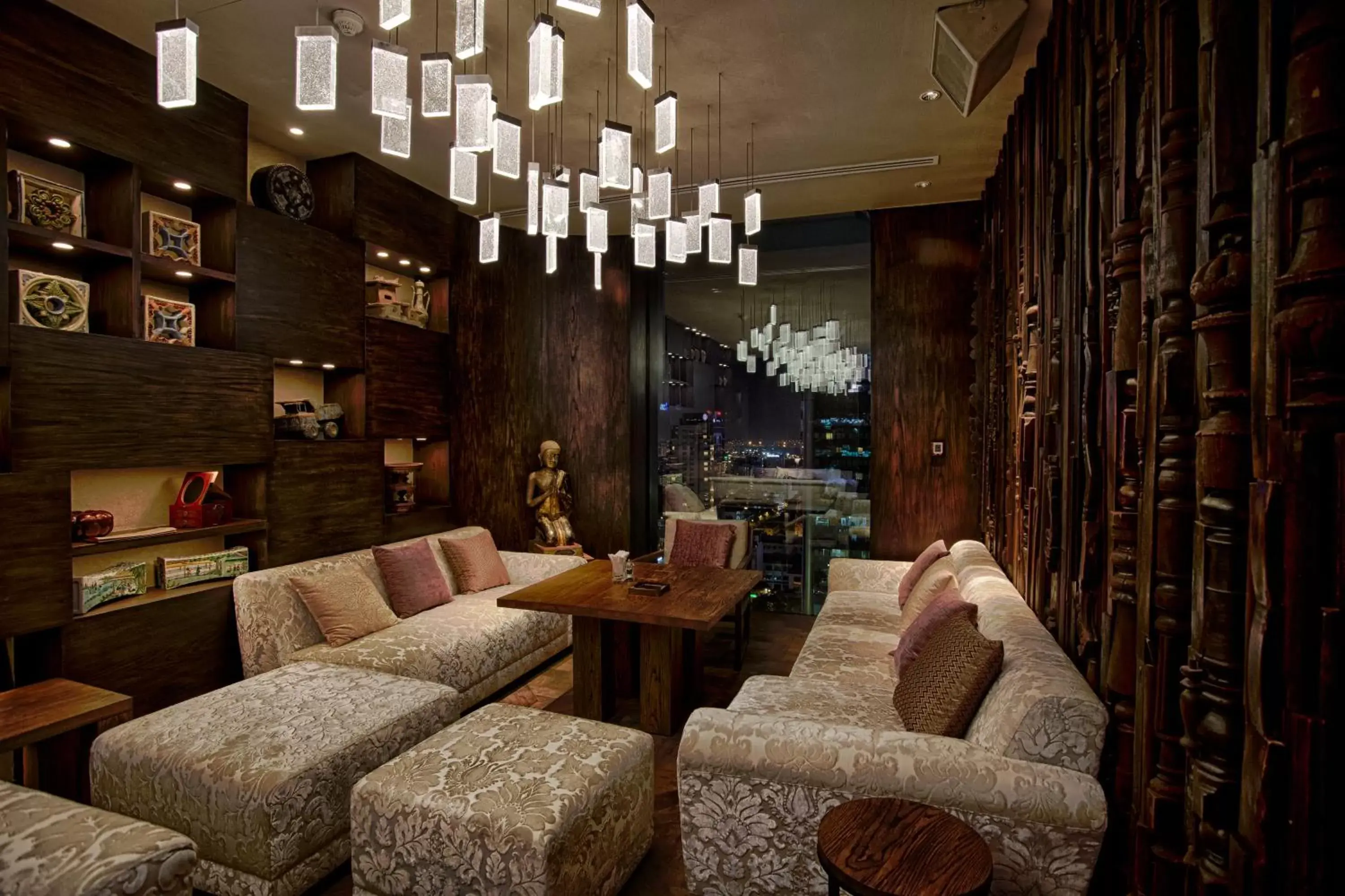 Seating area, Lounge/Bar in Hotel Des Arts Saigon Mgallery Collection