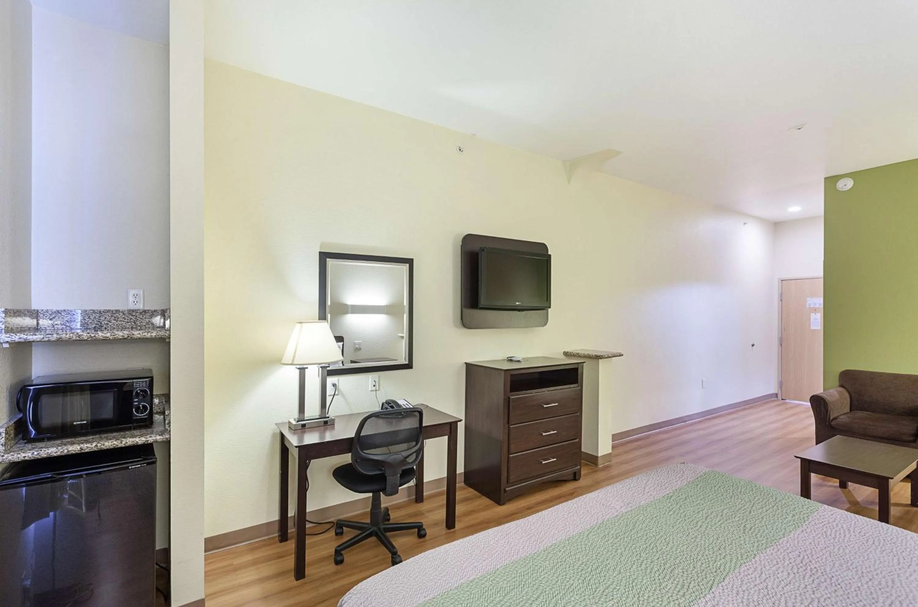 Bedroom, Bed in Motel 6-Fort Worth, TX