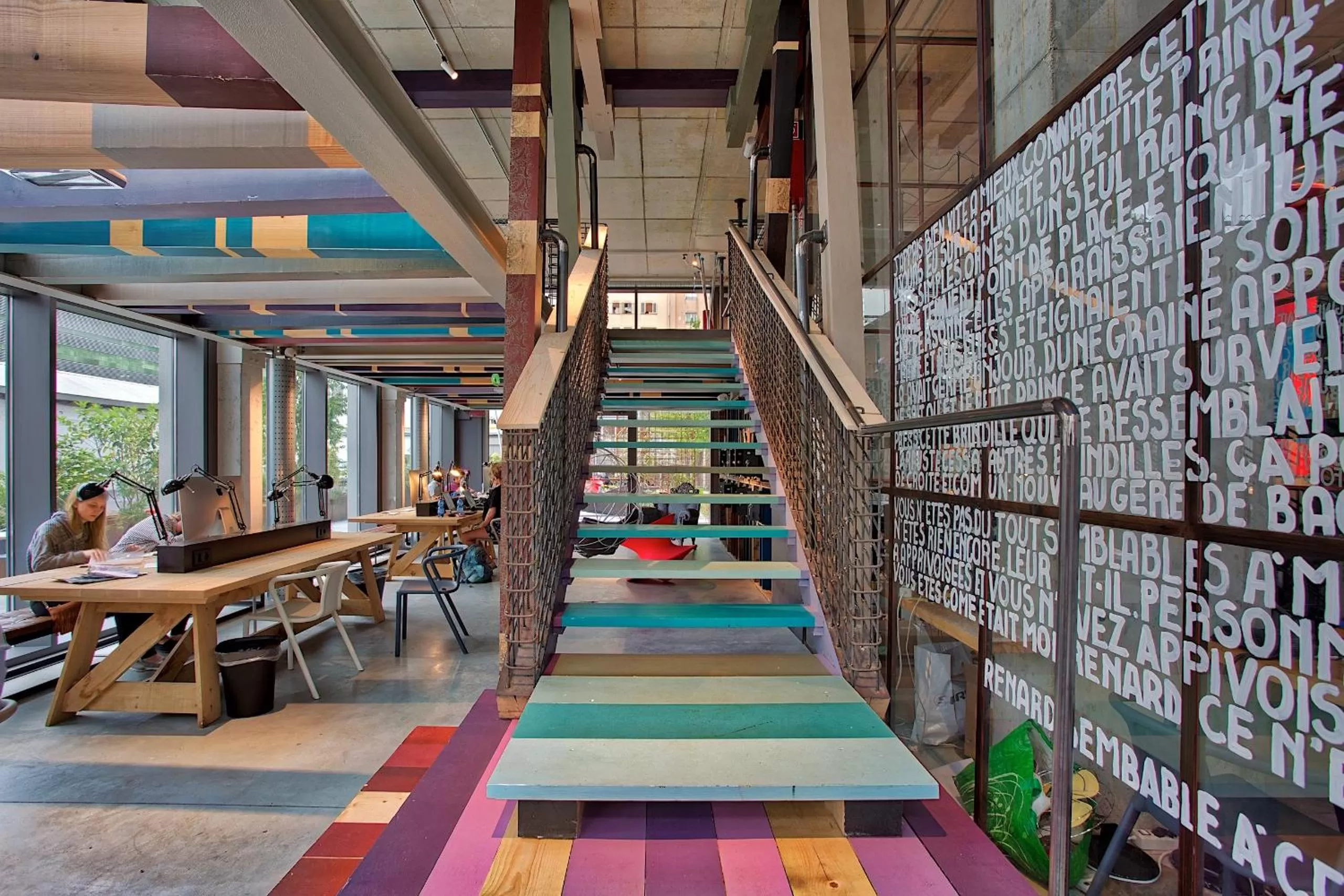 Communal lounge/ TV room in Anda Venice Hostel