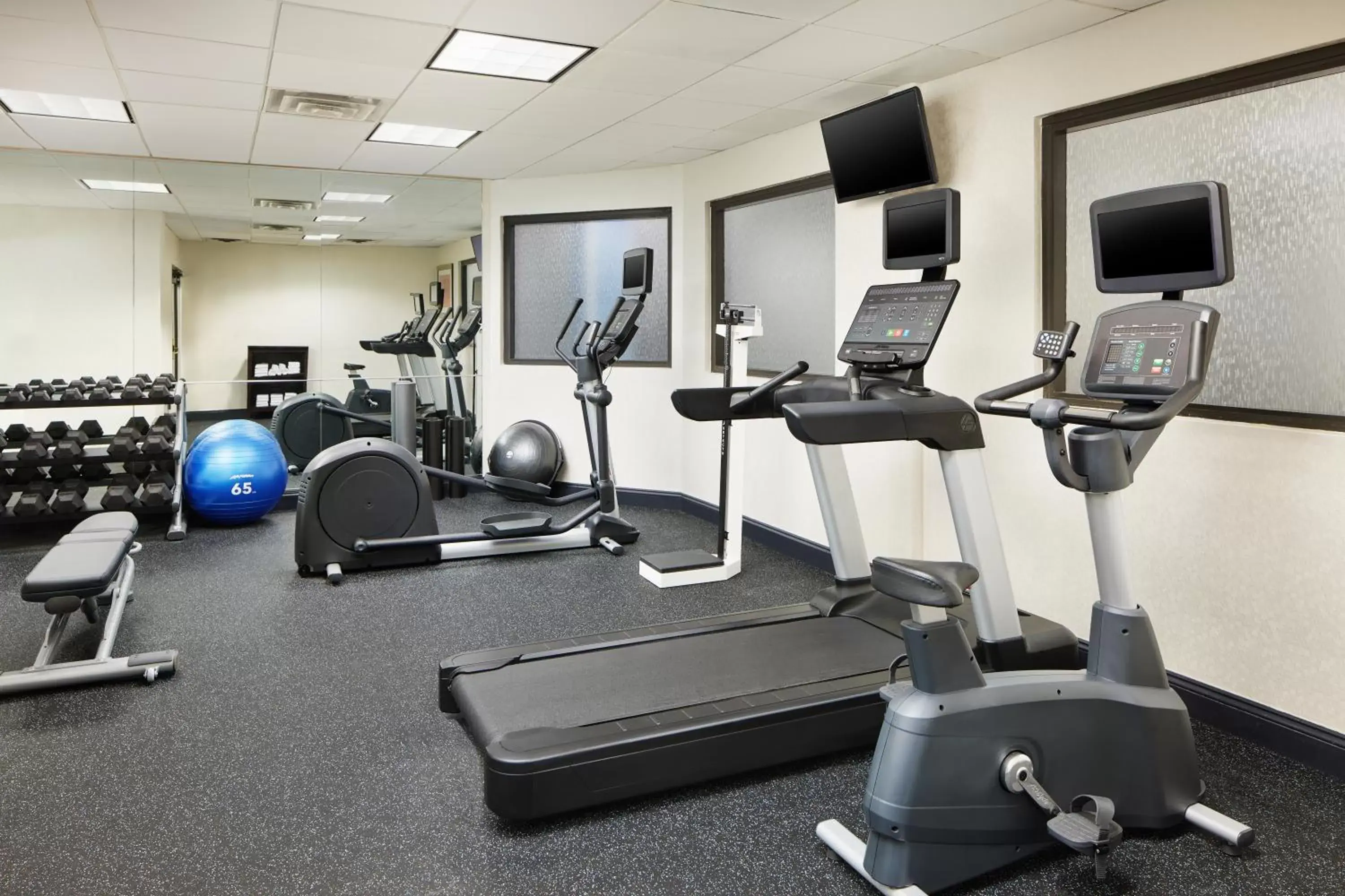 Fitness centre/facilities, Fitness Center/Facilities in Holiday Inn Express & Suites Jacksonville South East - Medical Center Area, an IHG Hotel