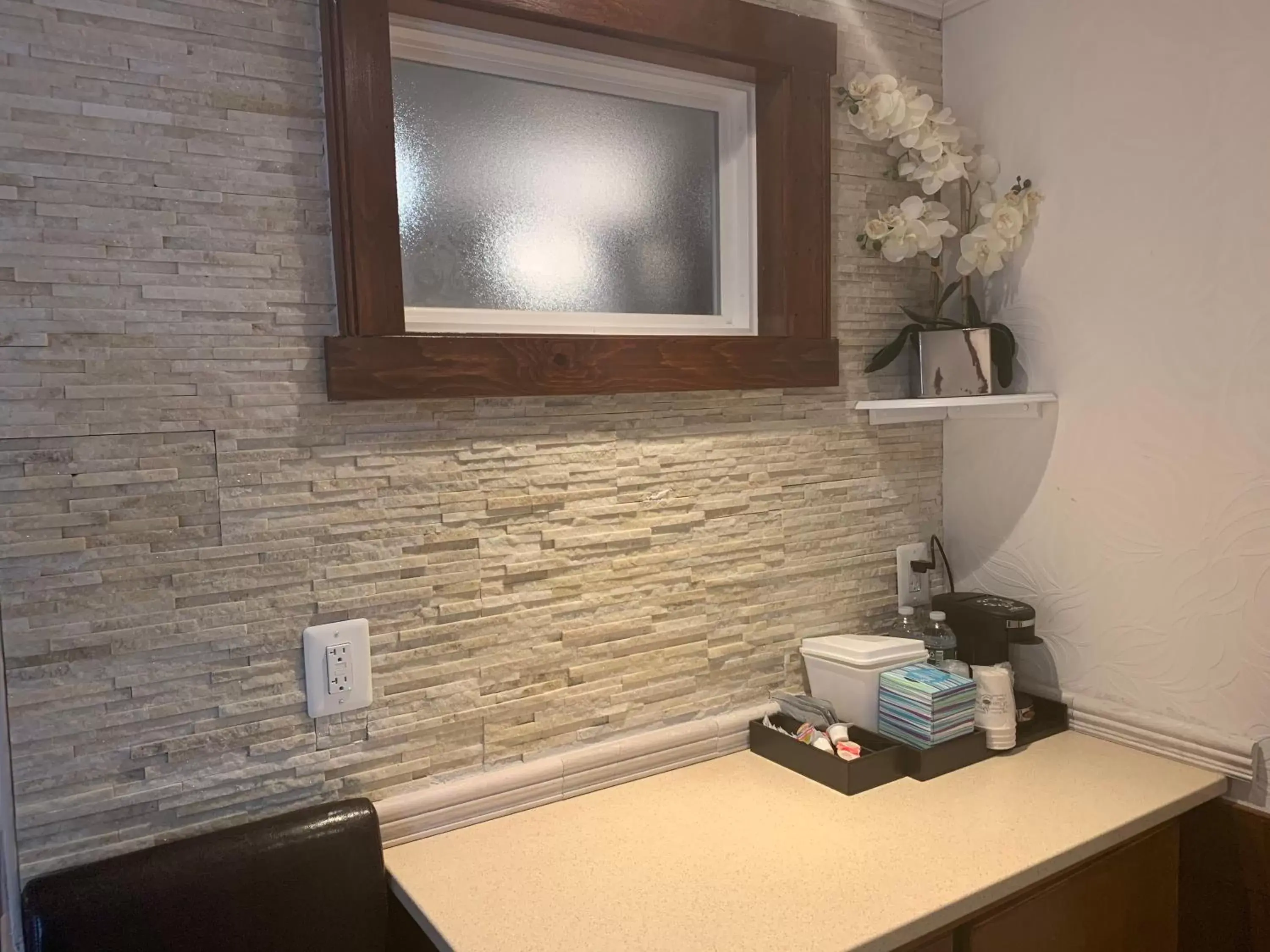 Coffee/tea facilities in Atlantic Coast Inn Coffee/tea facilities in Atlantic Coast Inn