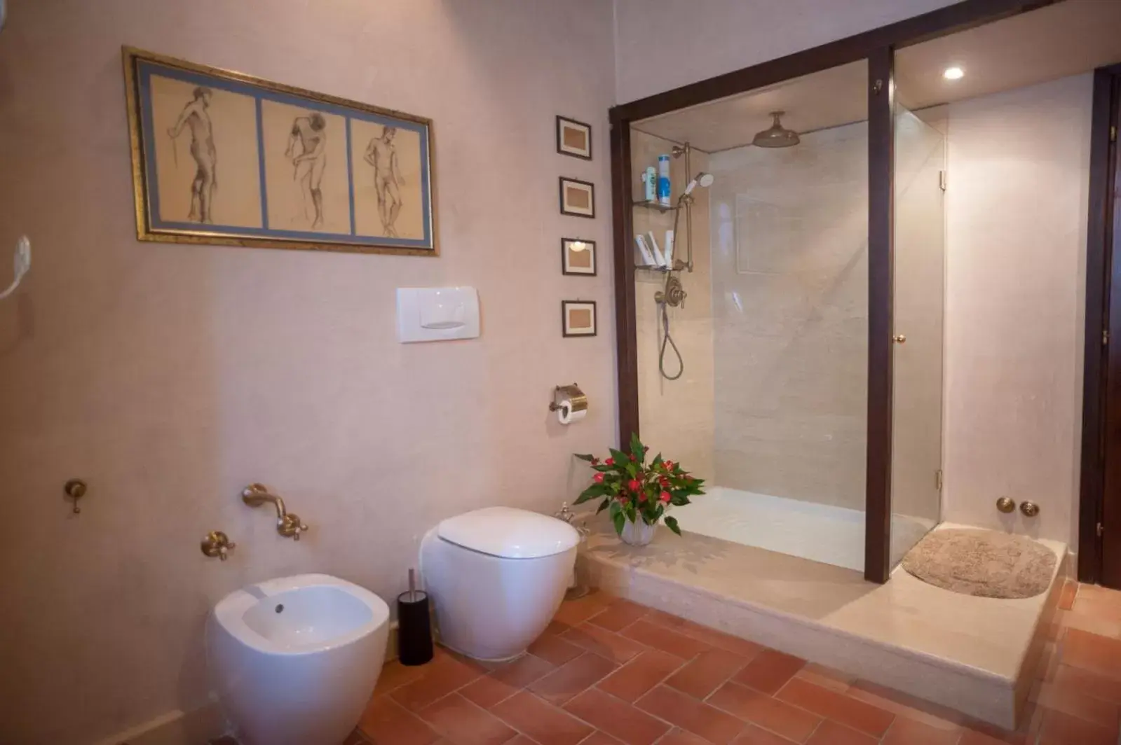 Bathroom in Villa Marinsky Pietrasanta