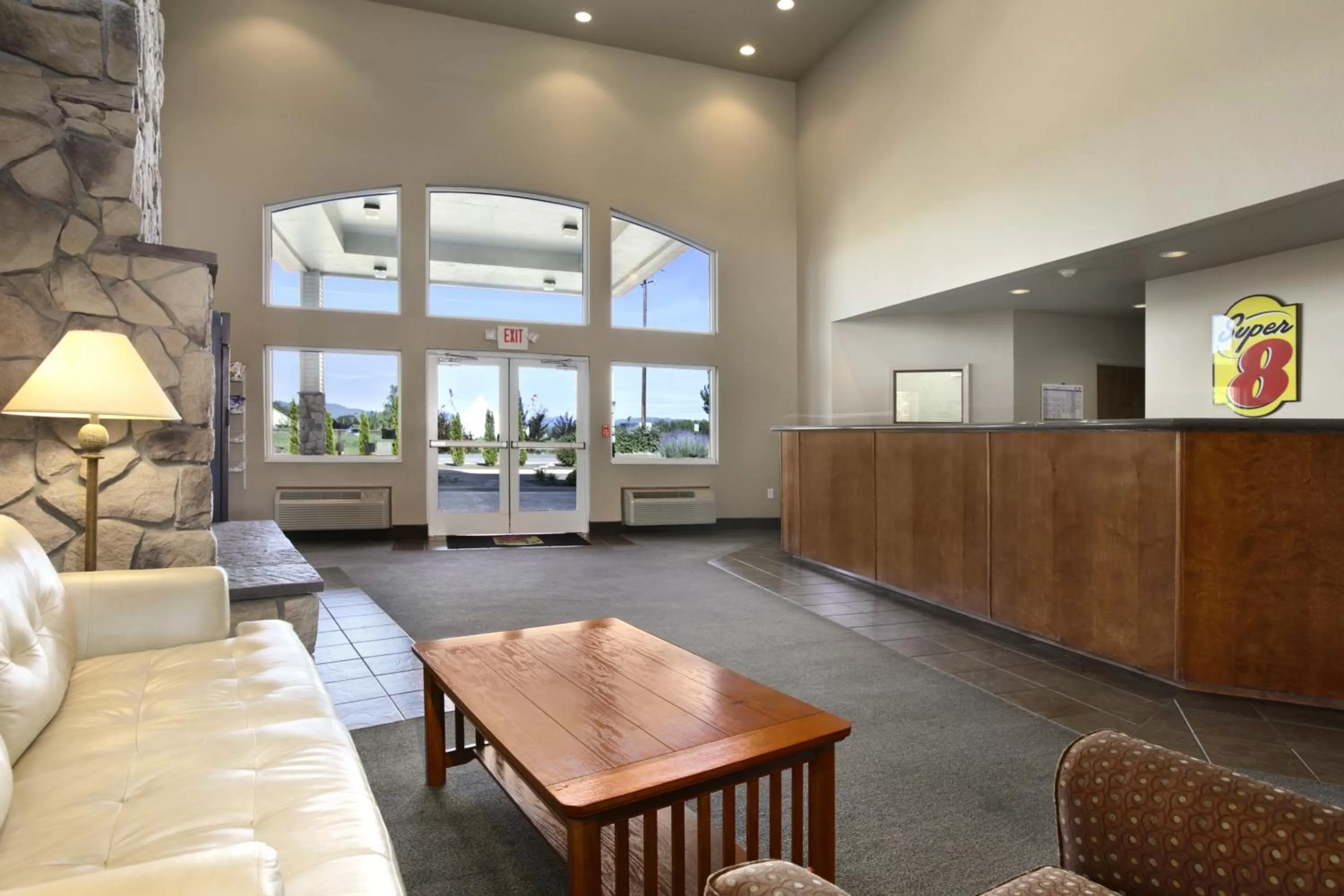 Lobby or reception in Super 8 by Wyndham Central Pt Medford