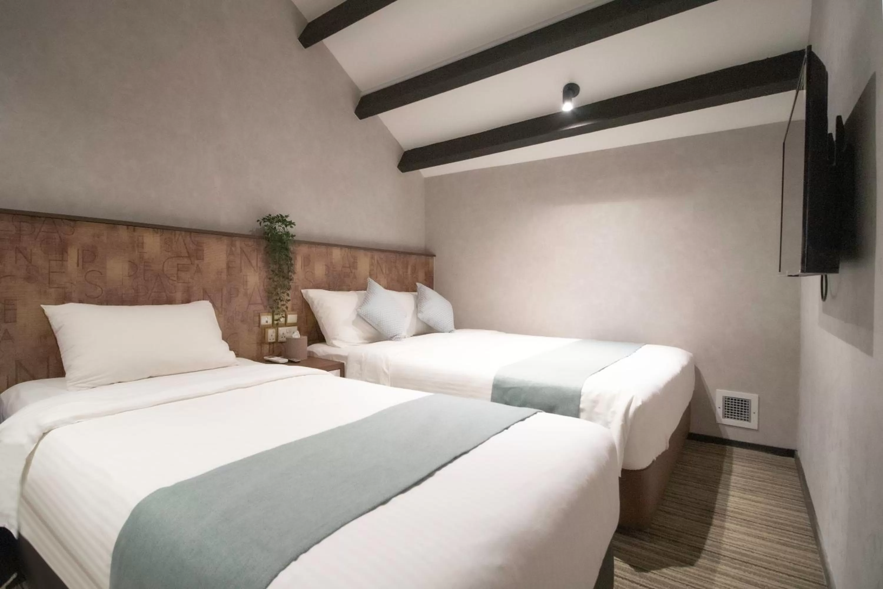 Bedroom in Harbour Ville Hotel - Hamilton